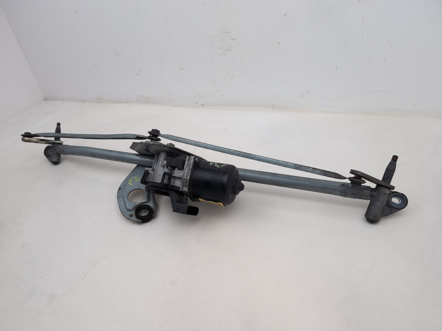 Front Wiper Motor & Mechanism / Linkage 2