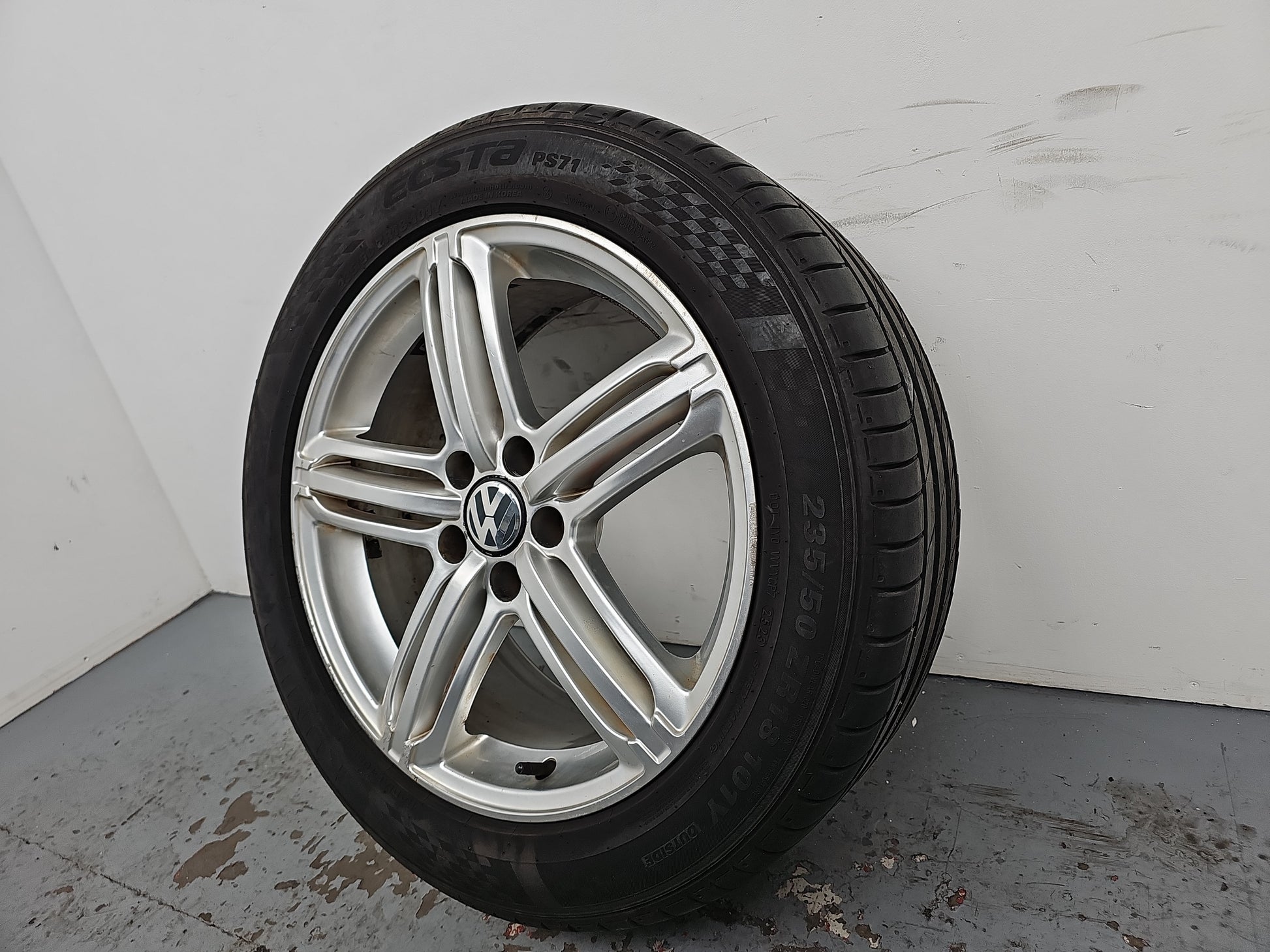 Volkswagen Tiguan Se 4motion Tsi Wheel With Tyre 235/50 R18 65718x8jj - photo 2