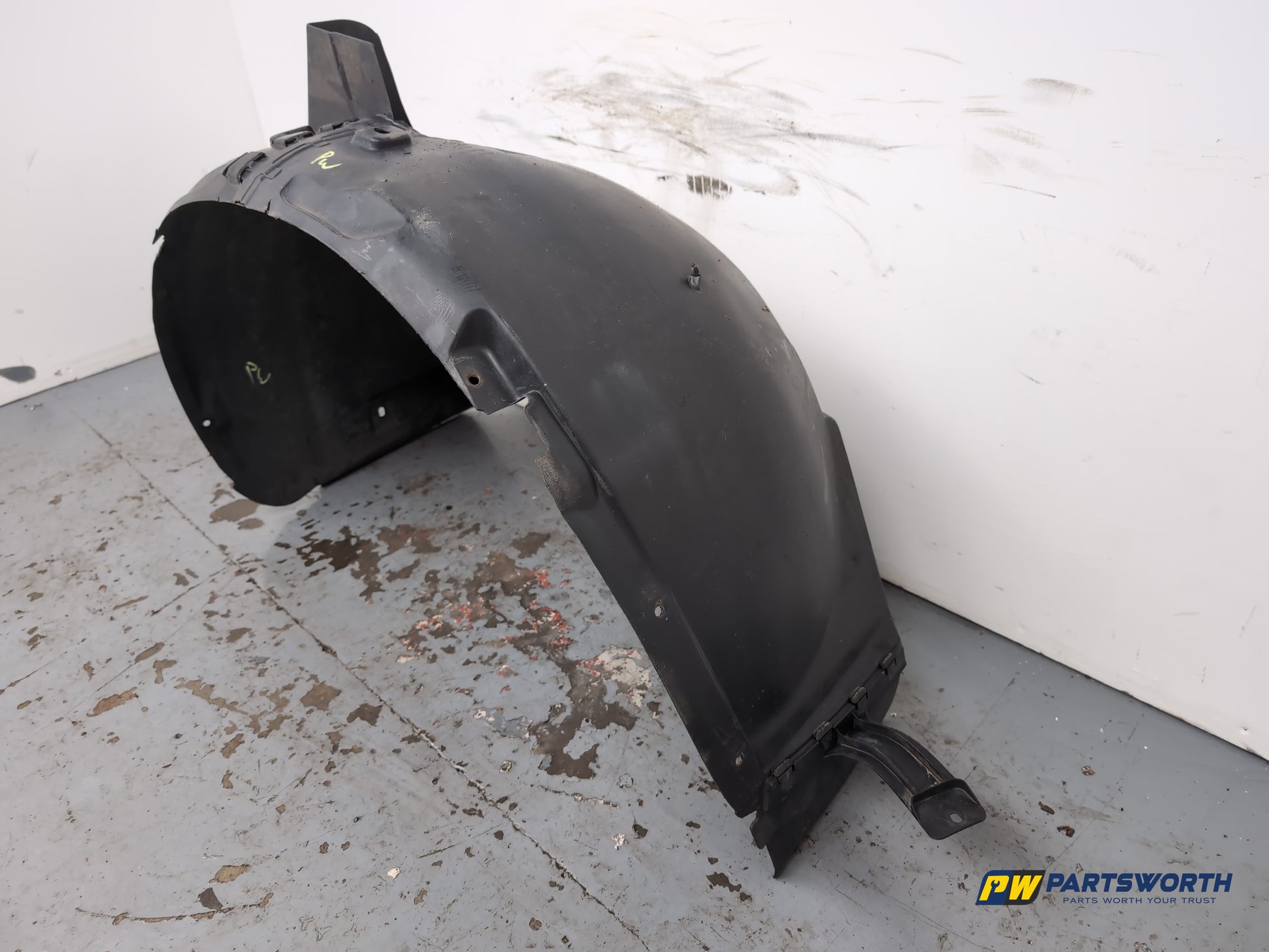 Moulding Wheel Arch Front RH 2