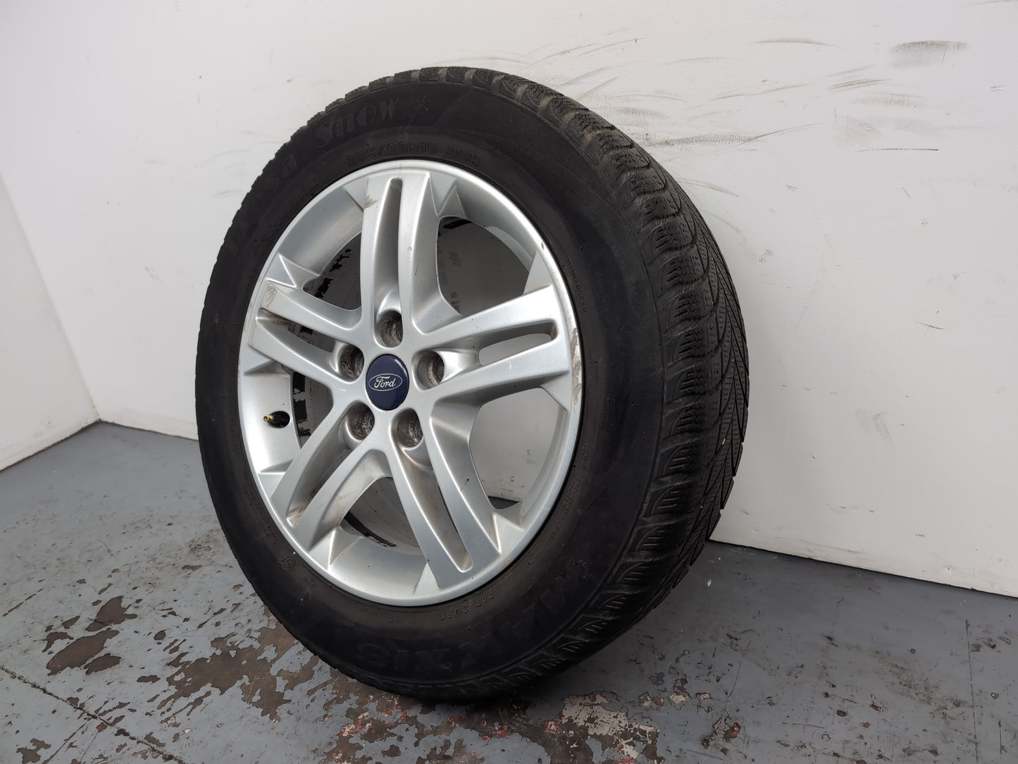 Ford Galaxy Zetec Tdci Auto Wheel With Tyre 205/60 R16 Am2j1007aa - photo 2