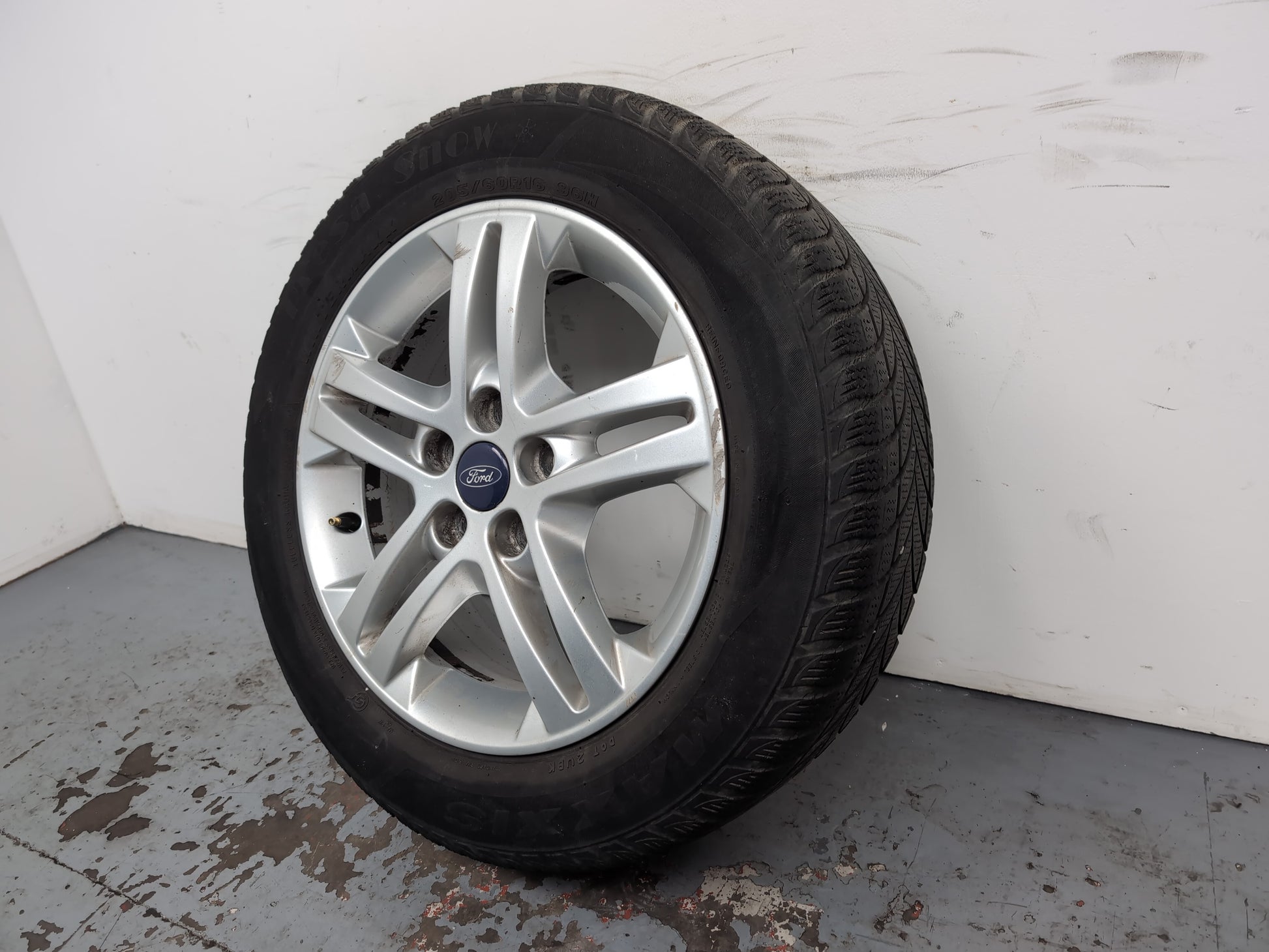 Ford Galaxy Zetec Tdci Auto Wheel With Tyre 205/60 R16 Am2j1007aa - photo 2
