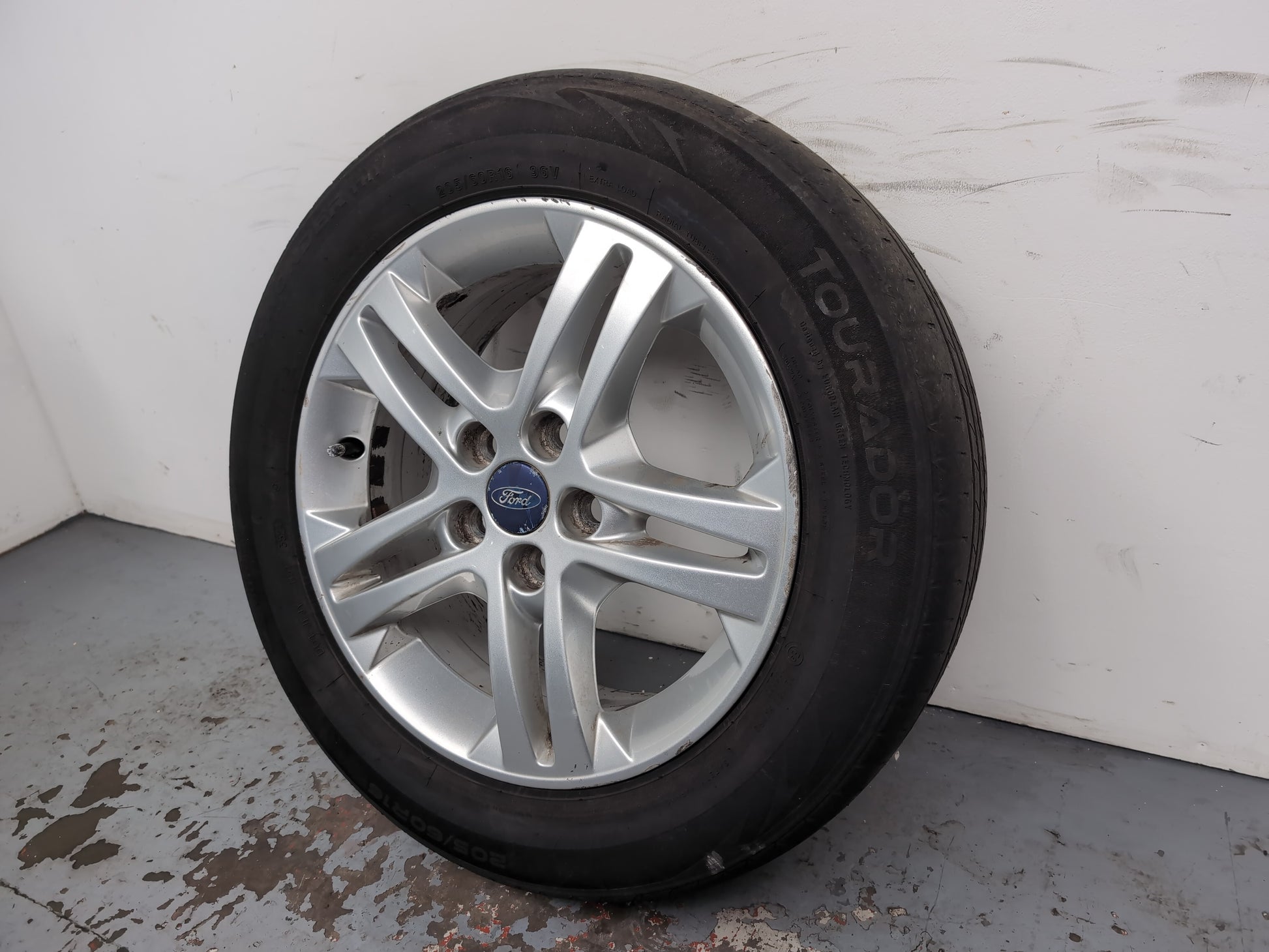 Ford Galaxy Zetec Tdci Auto Wheel With Tyre 205/60 R16 Am2j1007aa - photo 2