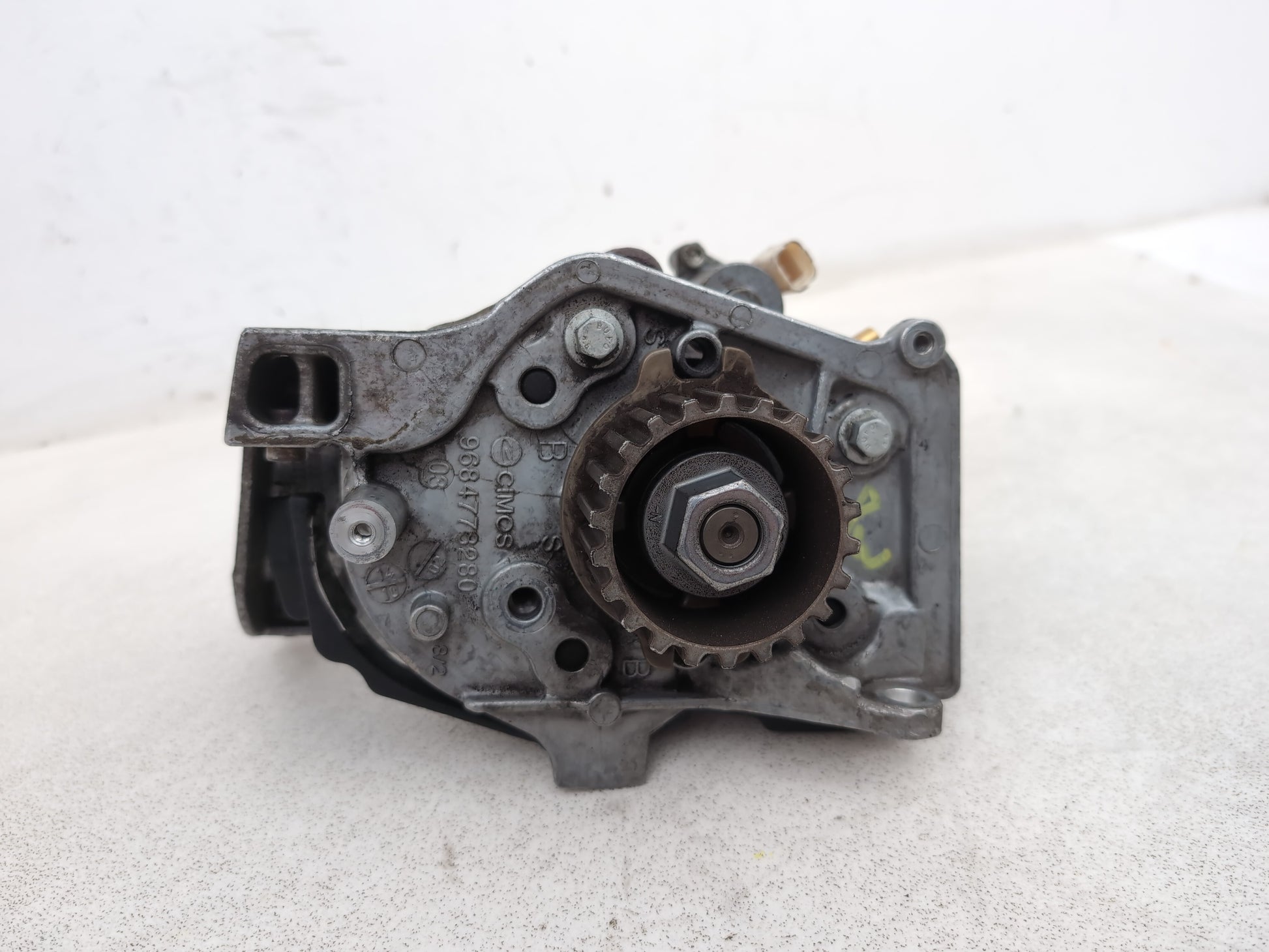 High pressure fuel pump 8