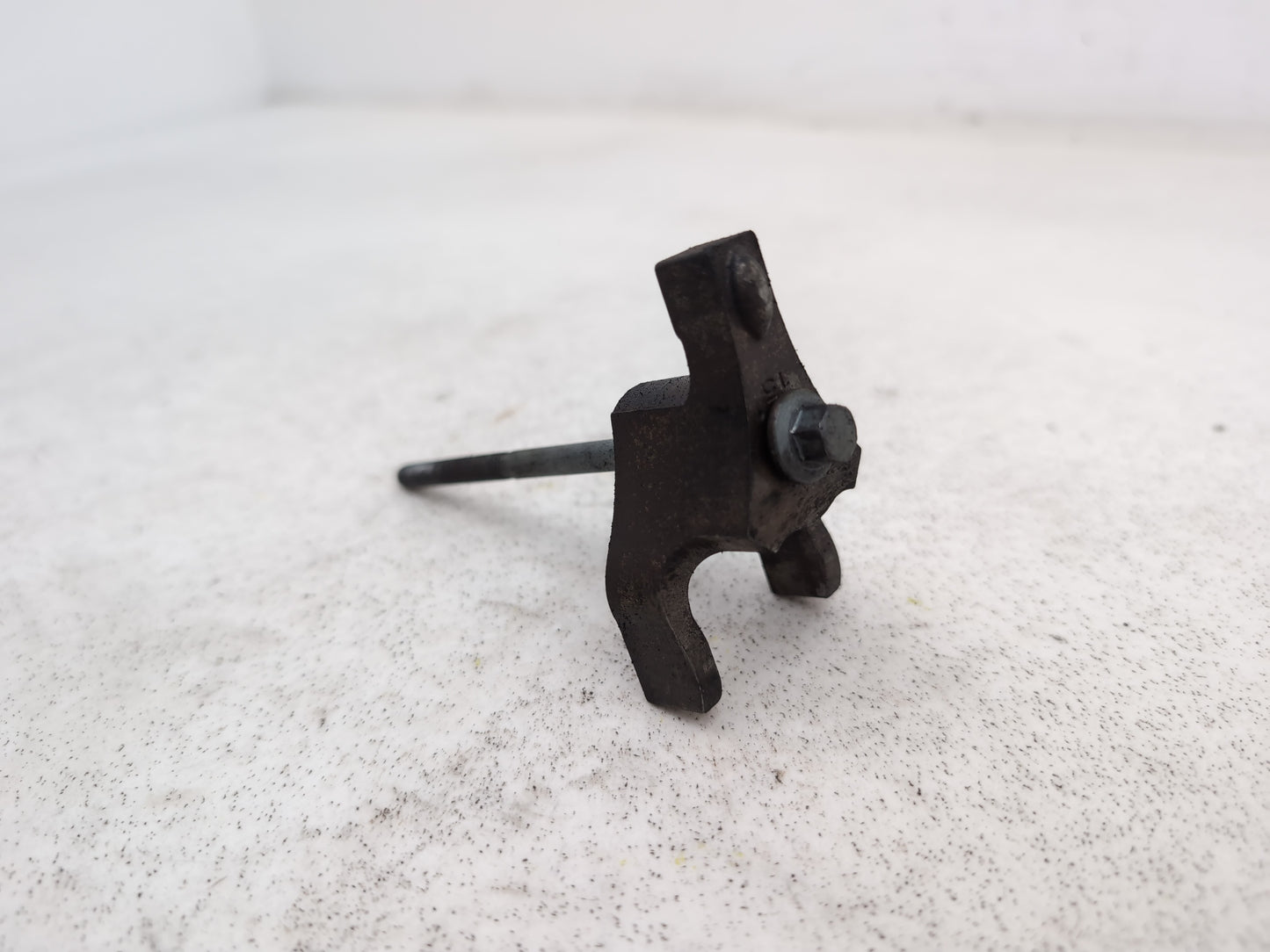 Engine Mounting Bracket 2