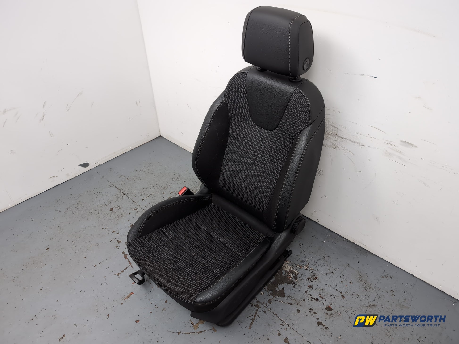 Seat Front LH 2