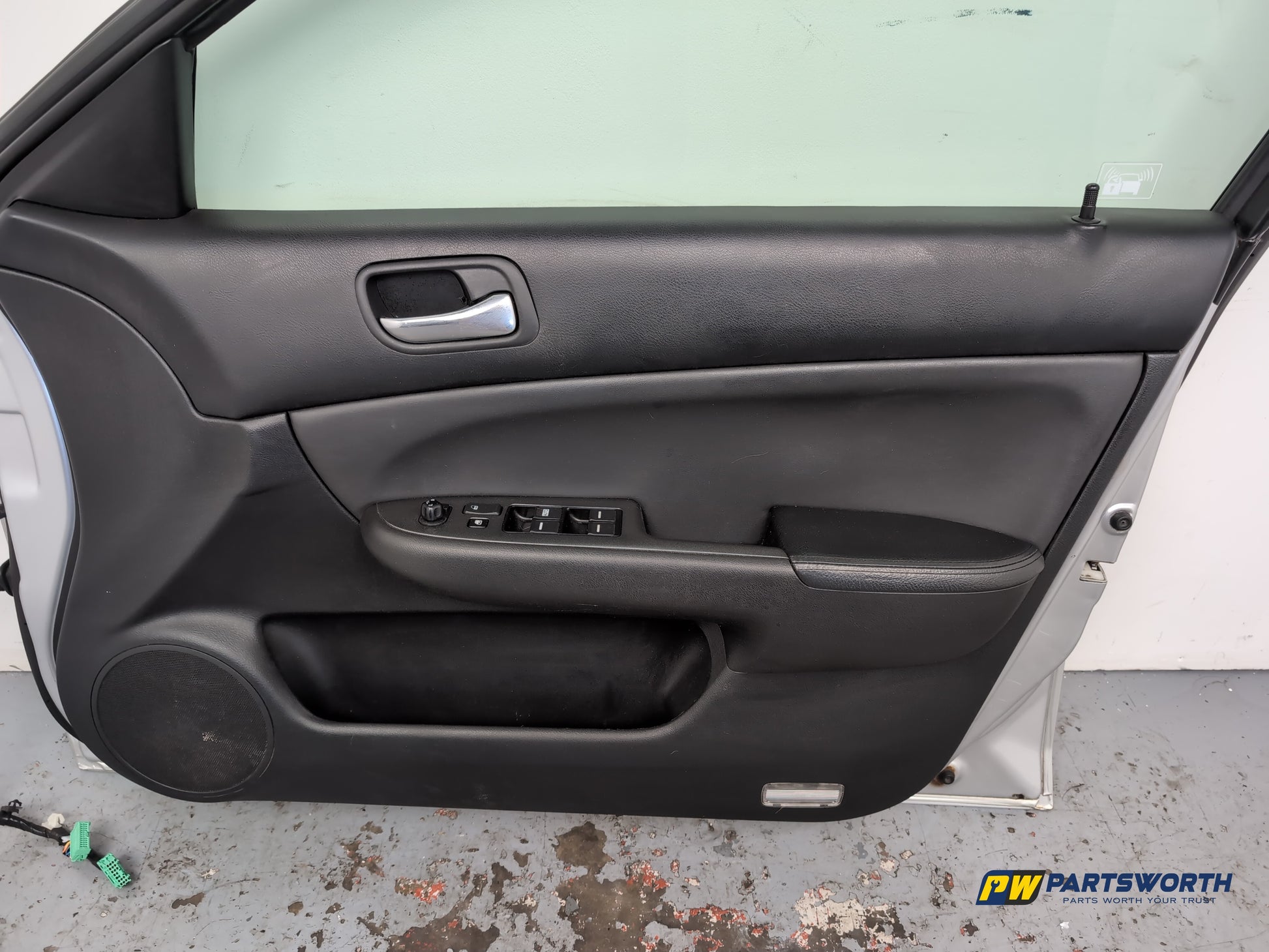 Door Front RH 10
