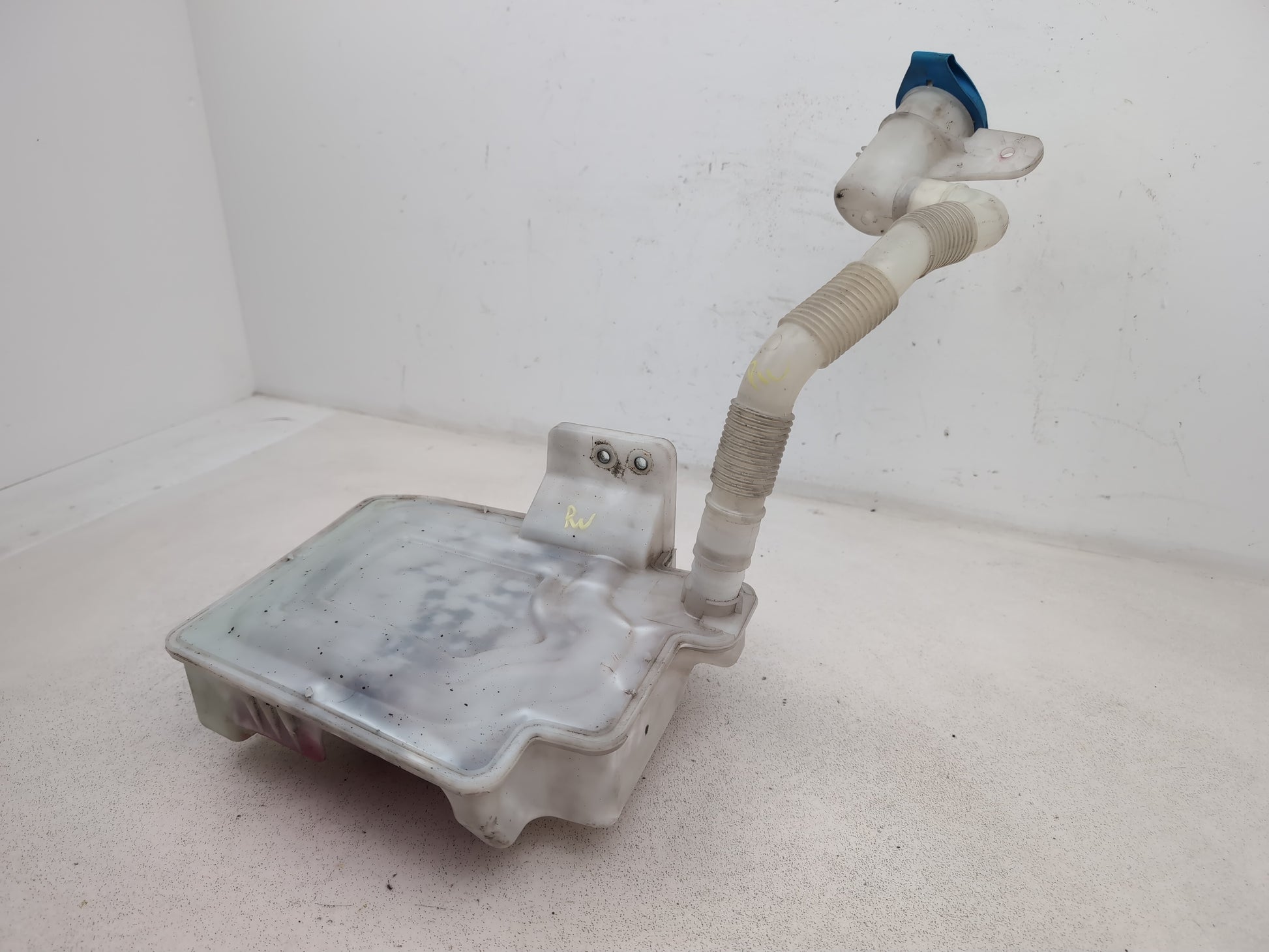 Audi A3 Sport Windscreen Washer Reservoir Pump 1k0955453q 1k0955453r 1k0955453s - photo 2