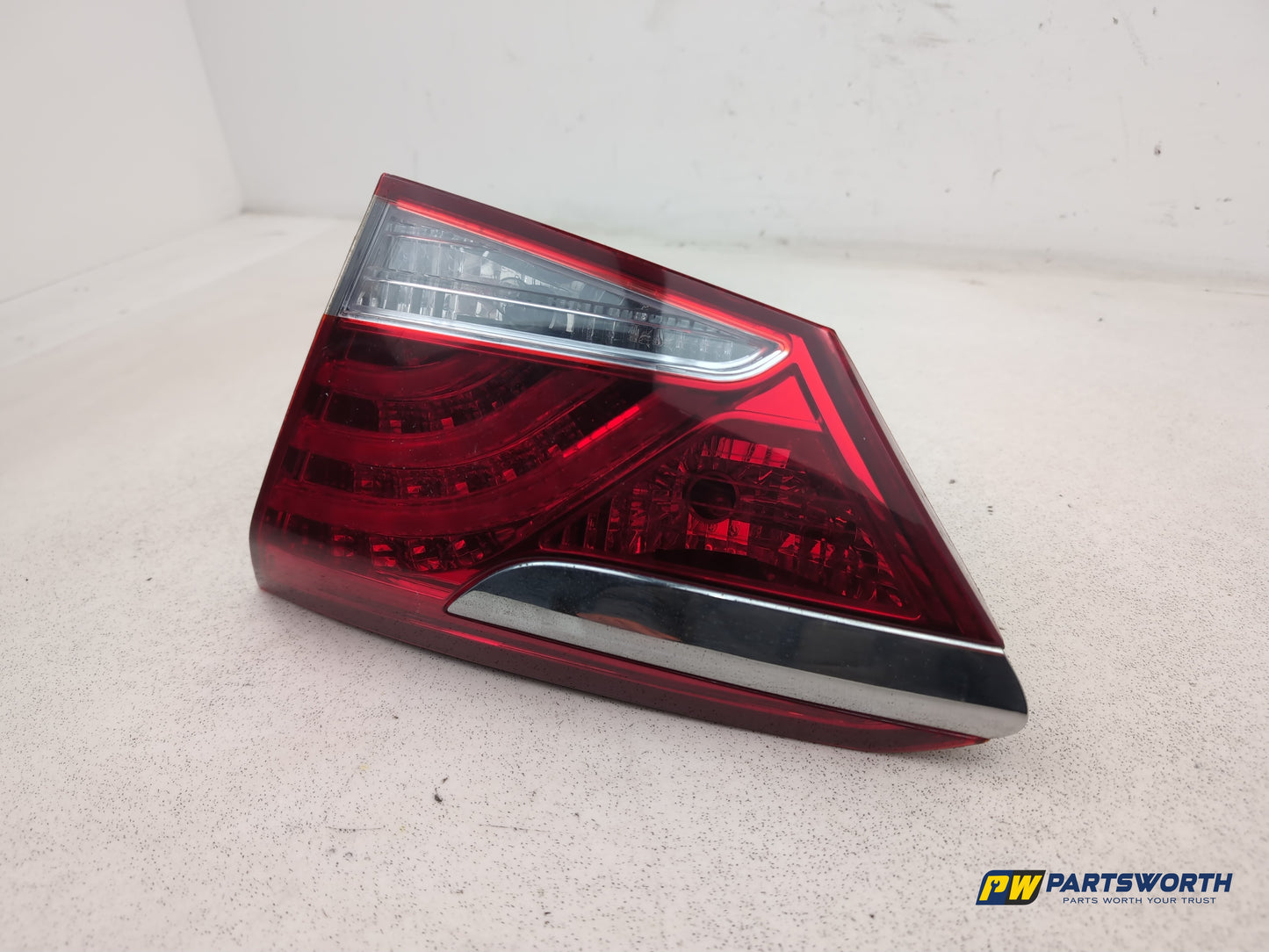 Hyundai I40 Mk1 Vf Rear Tail Light Inner Right Side 924013z500 2011-2015 - photo 2