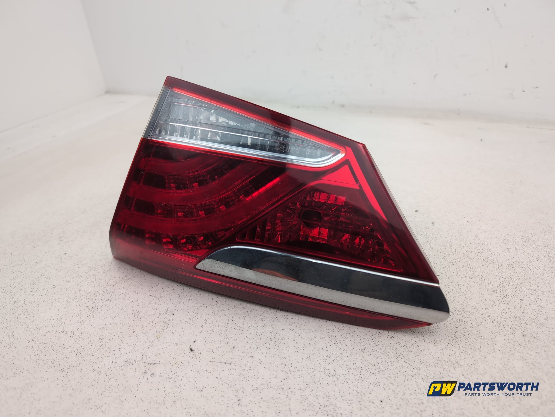 Hyundai I40 Mk1 Vf Rear Tail Light Inner Right Side 924013z500 2011-2015 - photo 2