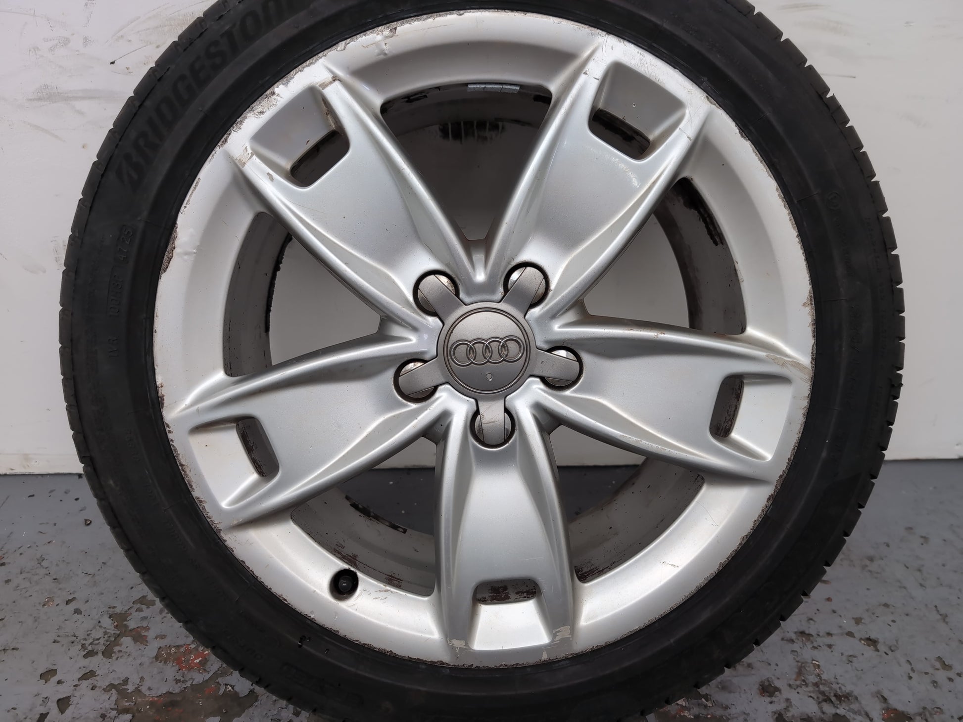 Audi A3 Sport Tfsi Wheel With Tyre 225/45 R17 8p0601025bl - photo 2