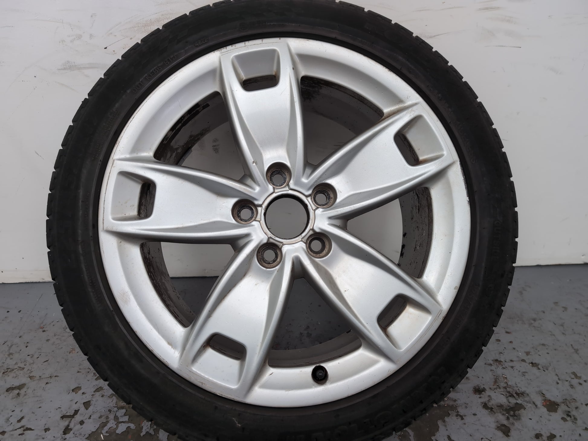 Audi A3 Sport Tfsi Wheel With Tyre 225/45 R17 8p0601025bl - photo 2
