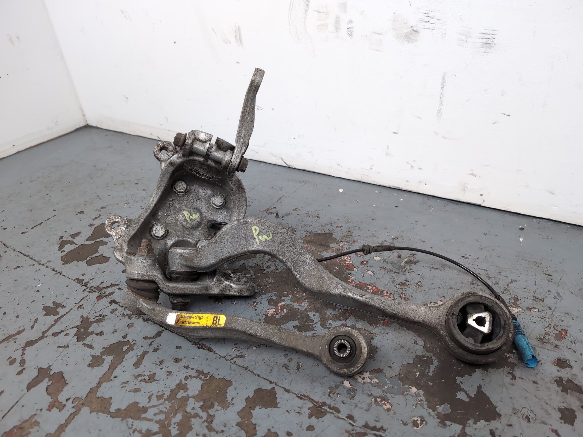 Bmw E60 E61 520d M Sport Wheel Hub Front Lh 6760953l 2004-2009 - photo 2
