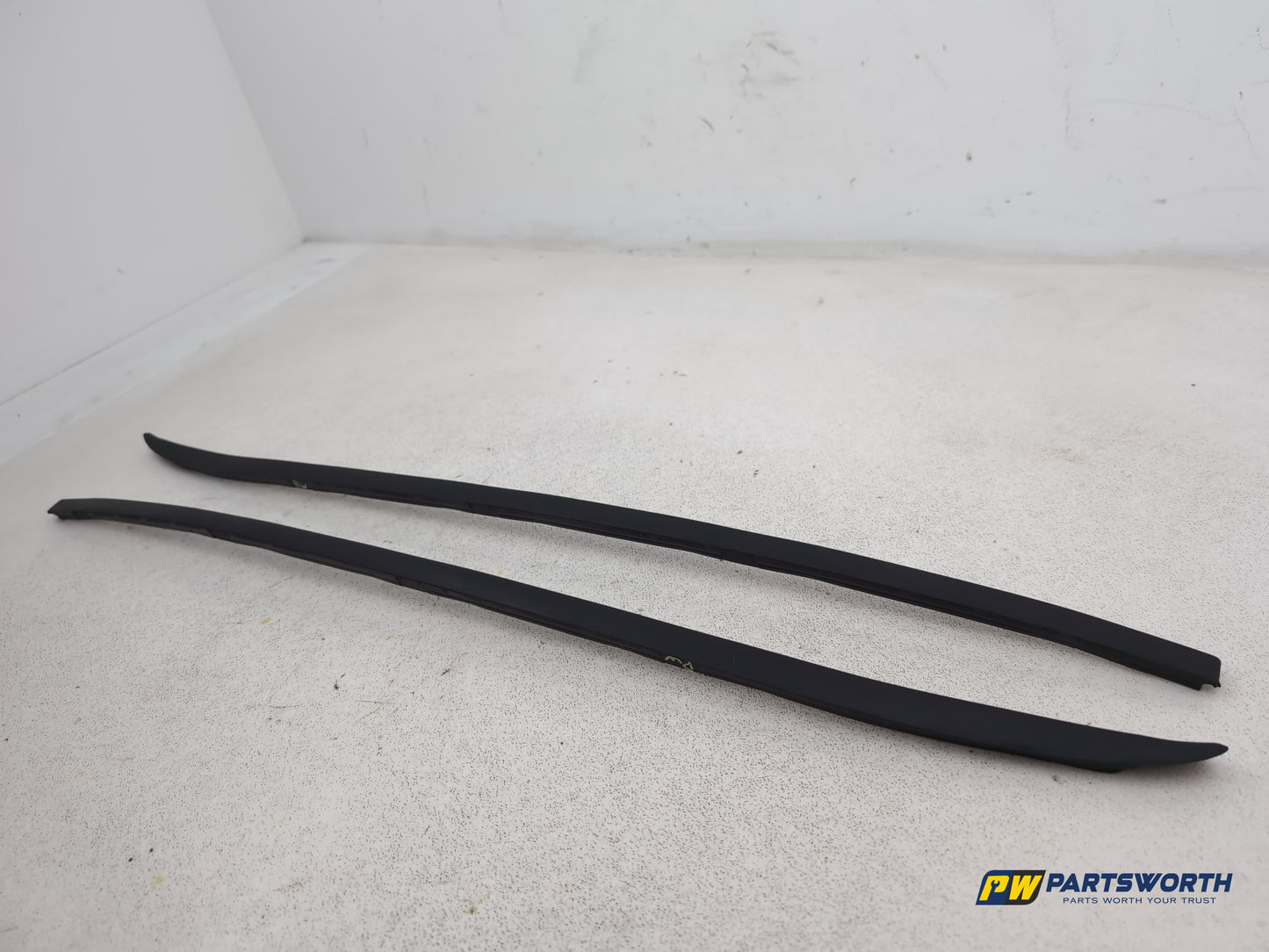 Volkswagen Passat Highline Front Windscreen Moulding Trim Pair 3c0854327b - photo 2