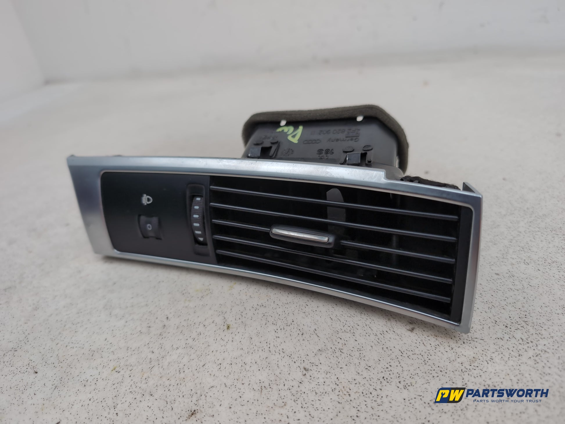 Audi A6 Se Tdi Quattro Driver Side Right Dashboard Air Vent Trim 4f2820902d - photo 2