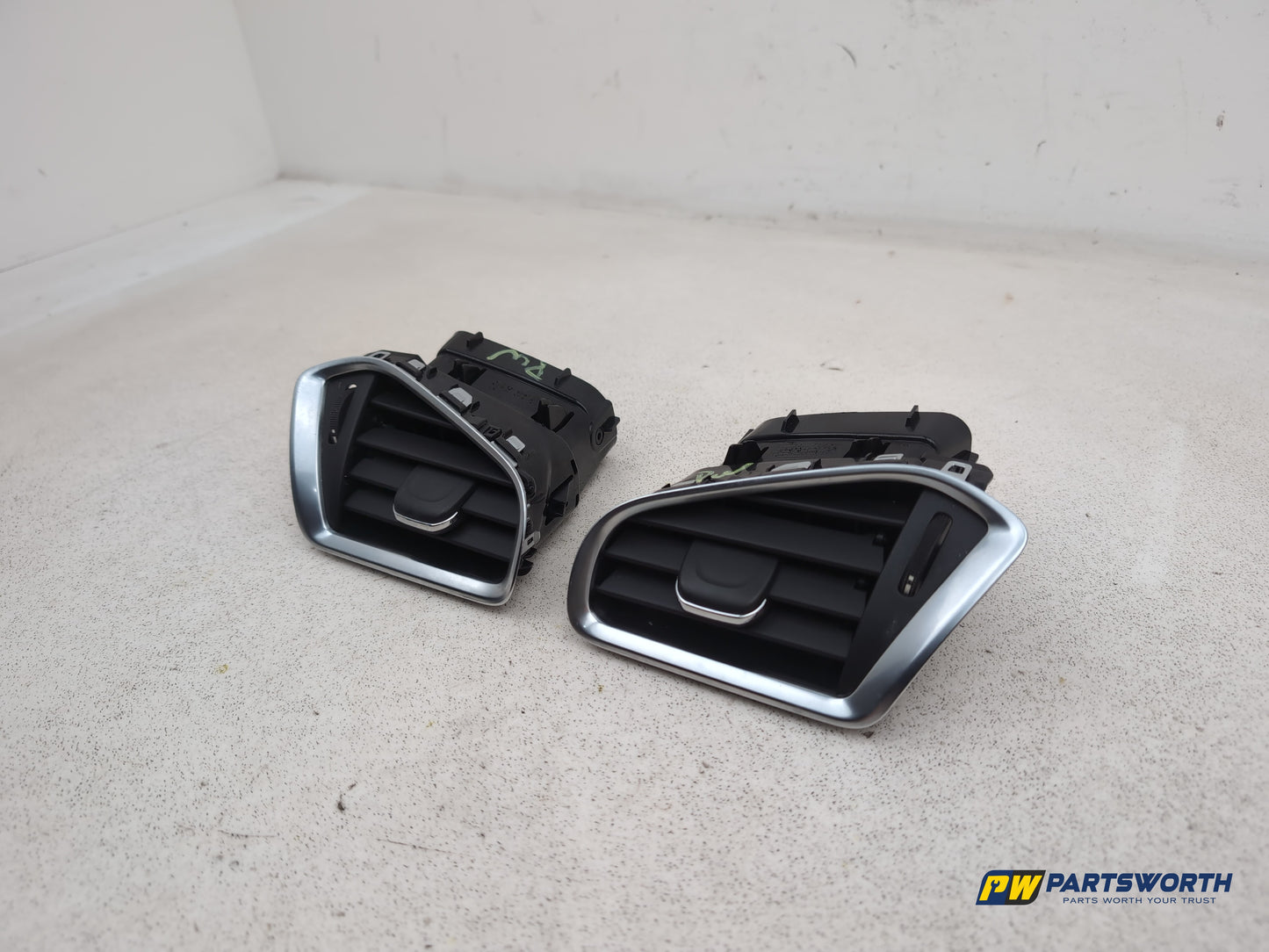 Citroen C4 Vtr+ Hdi Dashboard Trim With Air Vent Pair 9676606977 2010-2013 - photo 2