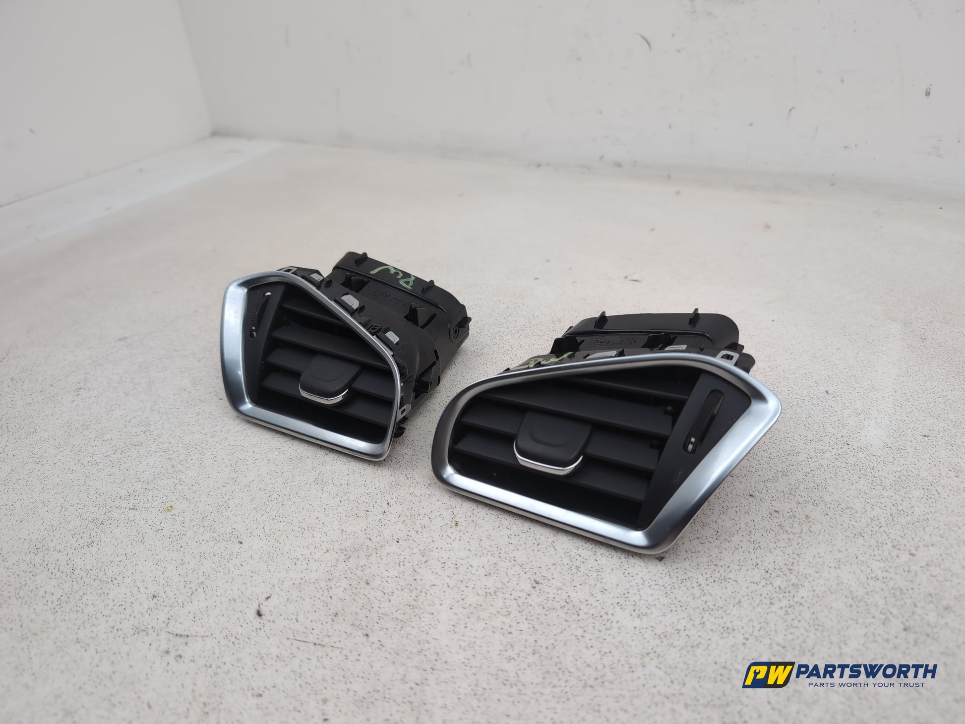Citroen C4 Vtr+ Hdi Dashboard Trim With Air Vent Pair 9676606977 2010-2013 - photo 2