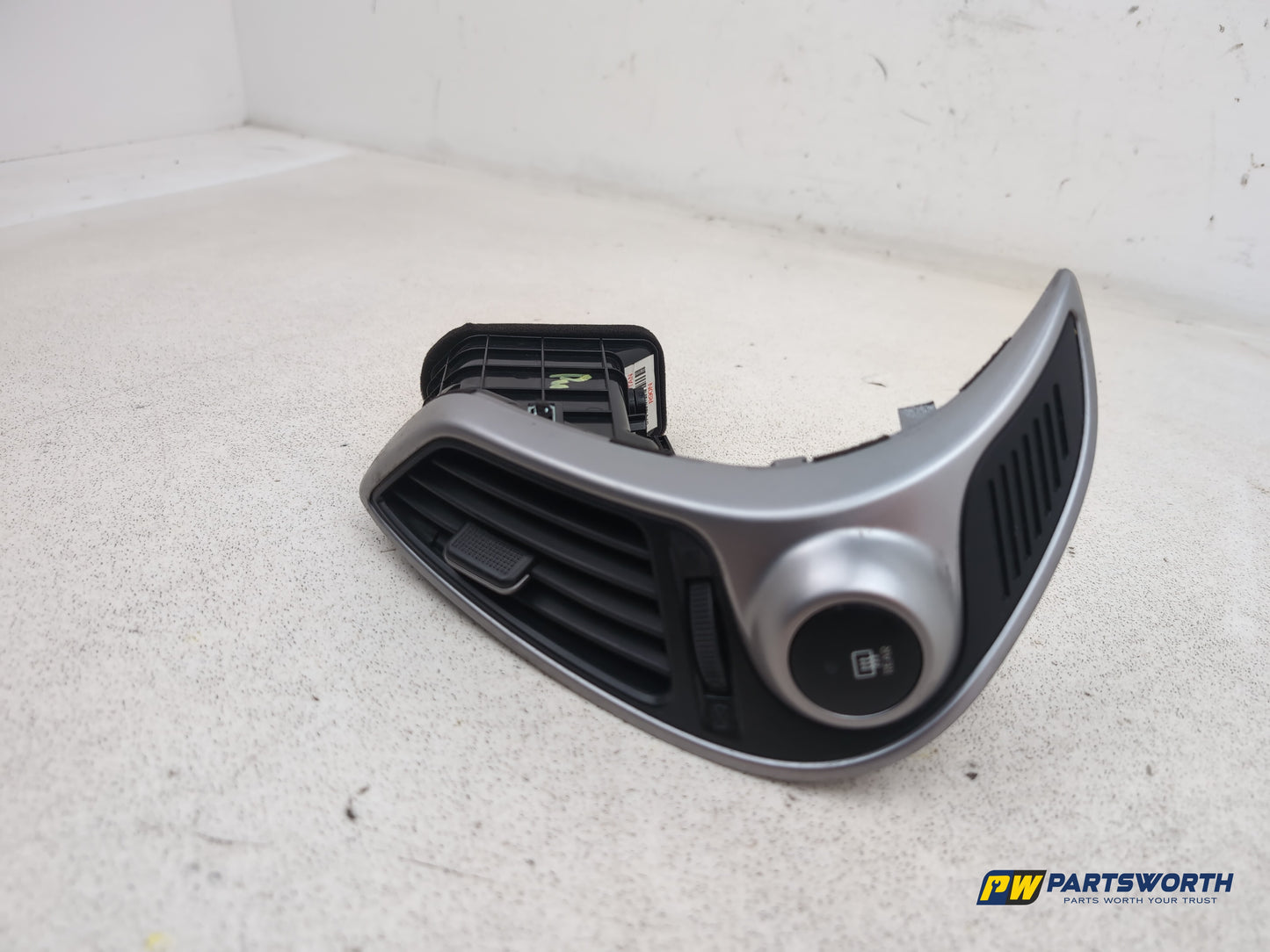 Hyundai Ix35 Style 2wd Dashboard Centre Air Vent Right Driver Side 974202s900 - photo 2