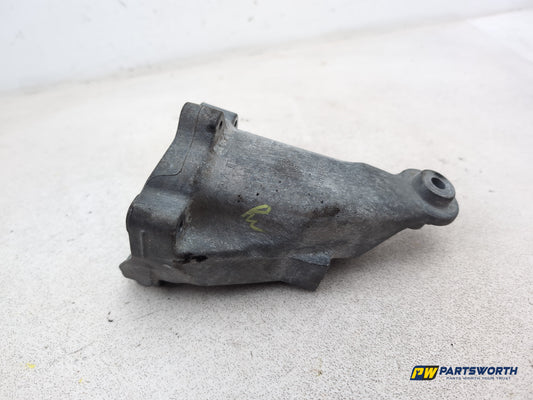 Mercedes-Benz C250 Amg Sport Ed125 Cdi Bcy A Engine Mounting Bracket Driver Side - photo 2