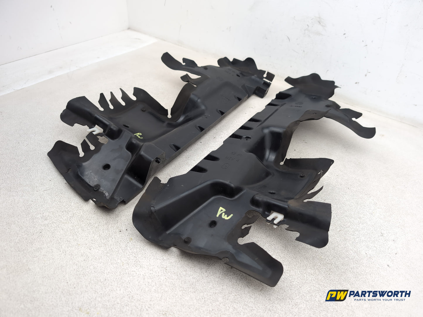 Citroen C4 Vtr+ Hdi Radiator Trims Pair 2009-2013 - photo 2