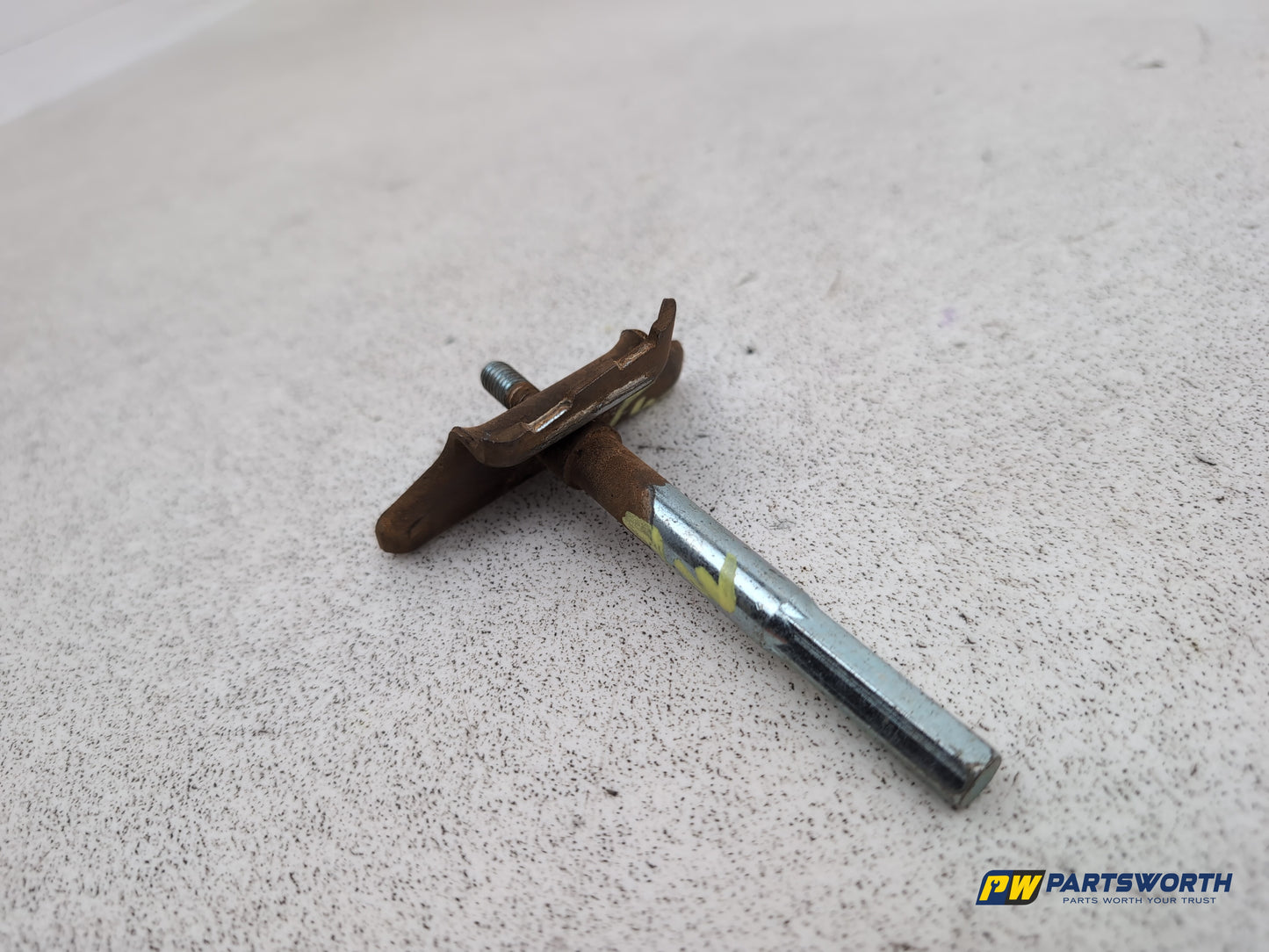 Porsche Cayenne Tiptronic S Battery Holding Clamp 2003-2010 - photo 2