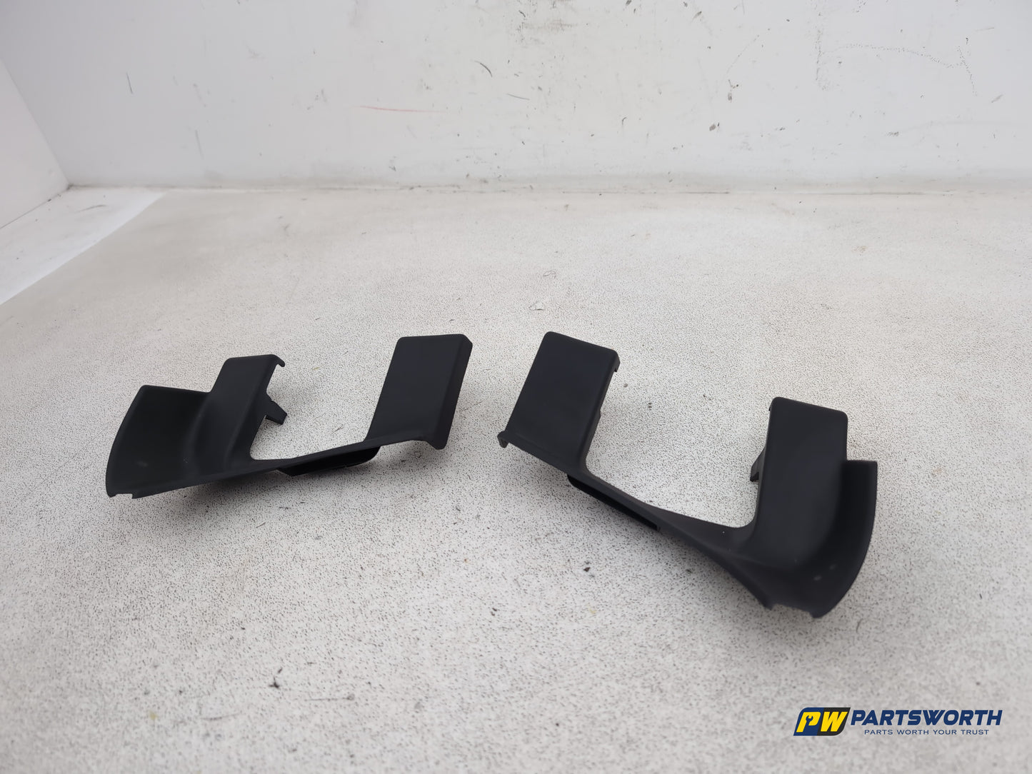 Porsche Cayenne Tiptronic S Left Side Tailgate Hinge Trim Cover Set 7l5867627 - photo 2