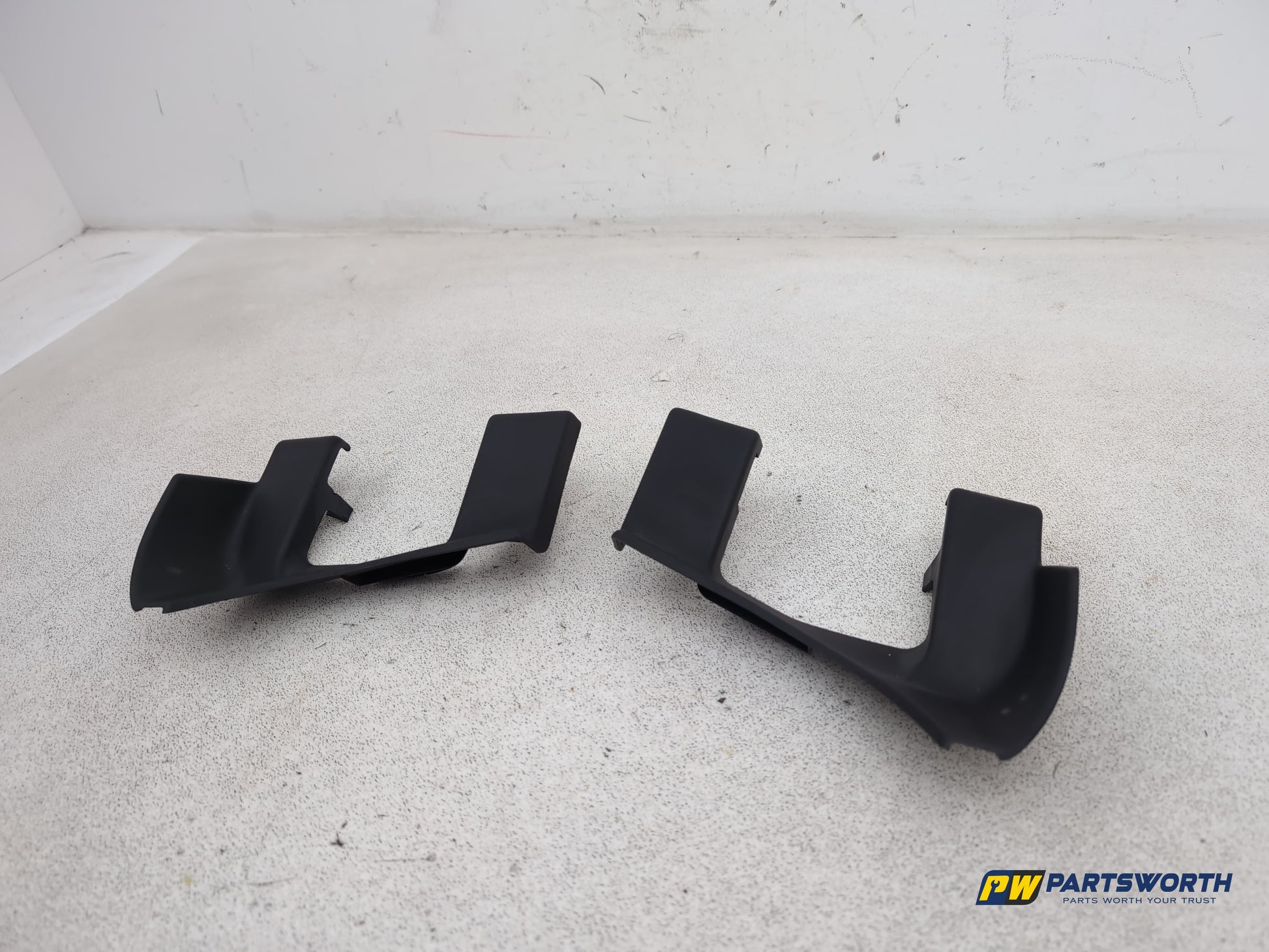 Porsche Cayenne Tiptronic S Left Side Tailgate Hinge Trim Cover Set 7l5867627 - photo 2