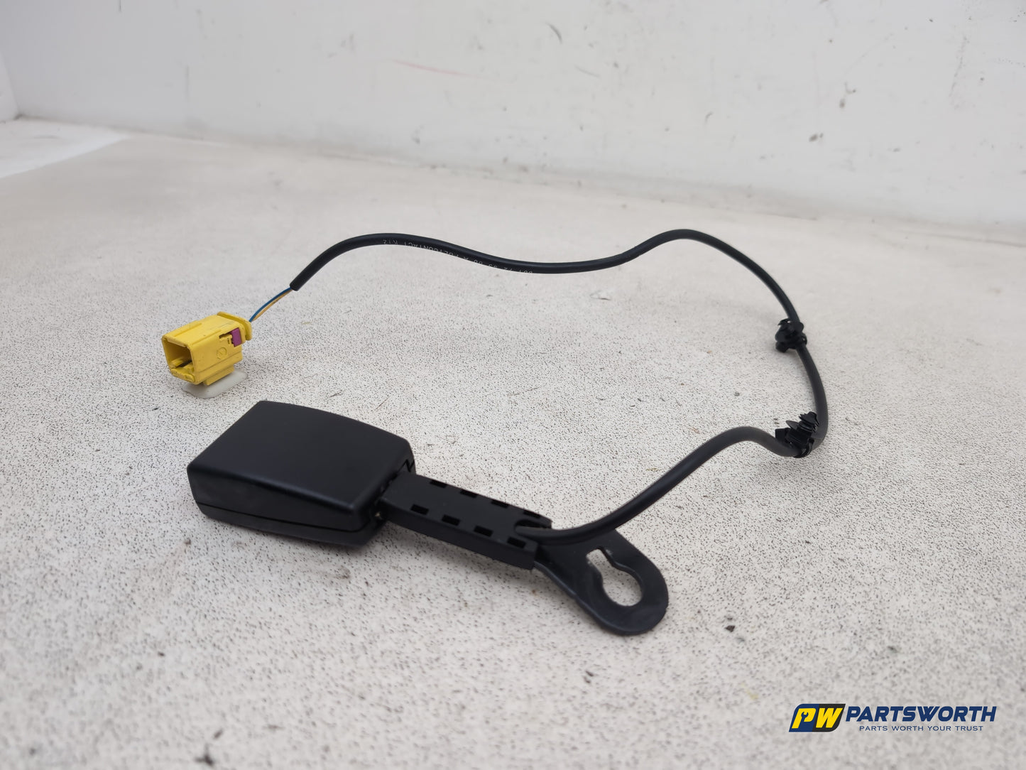 Porsche Cayenne Tiptronic S Seat Belt Holder Front Right 7l0857778 2003-2010 - photo 2