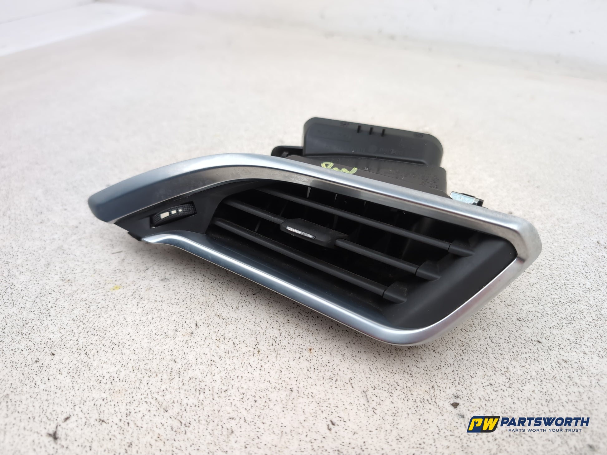 Peugeot 208 Active Right Driver Side Dashboard Air Vent 9673131677 2012-2019 - photo 2