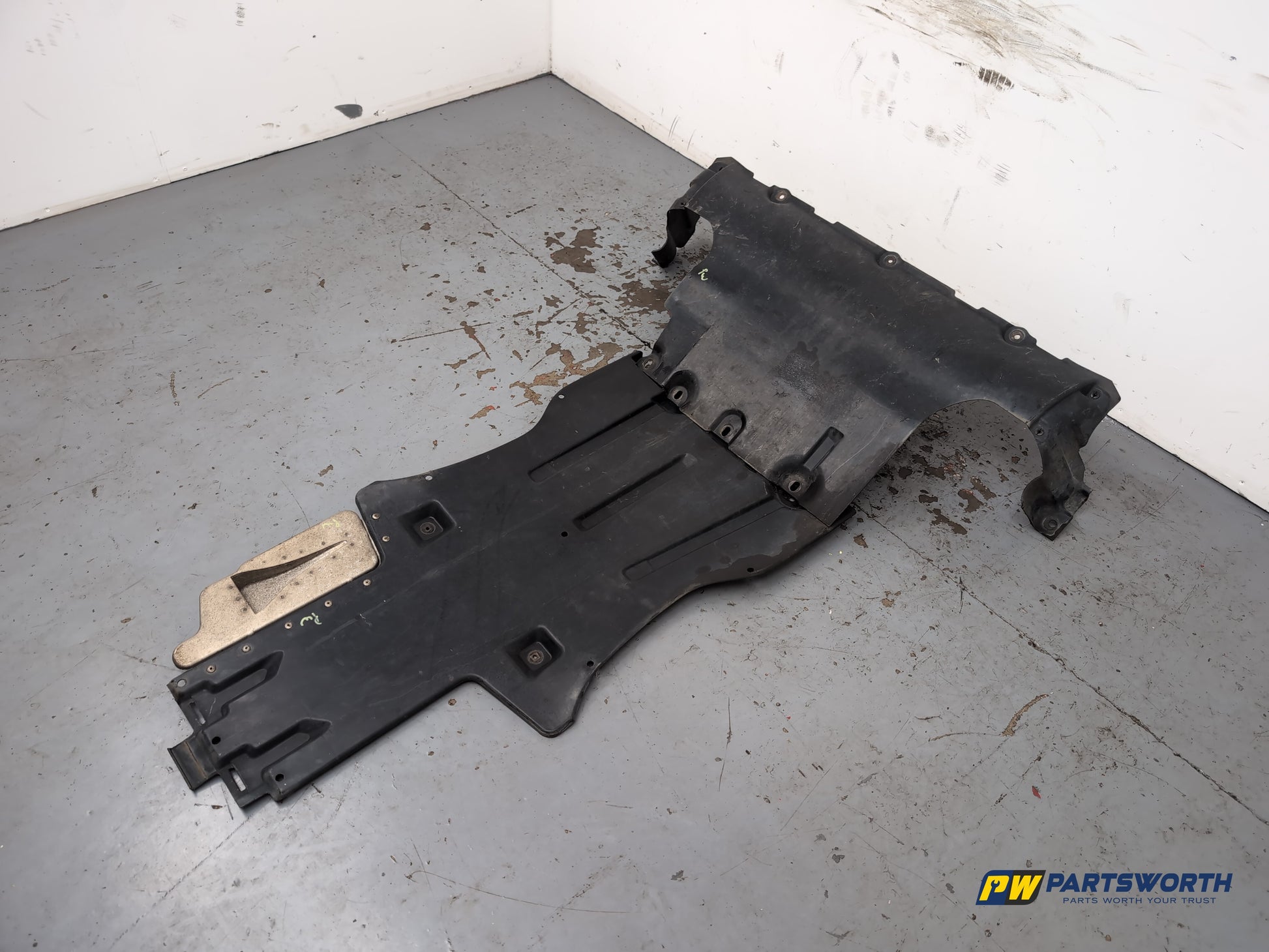 Porsche Cayenne Tiptronic S Engine Undertray 2003-2010 - photo 2