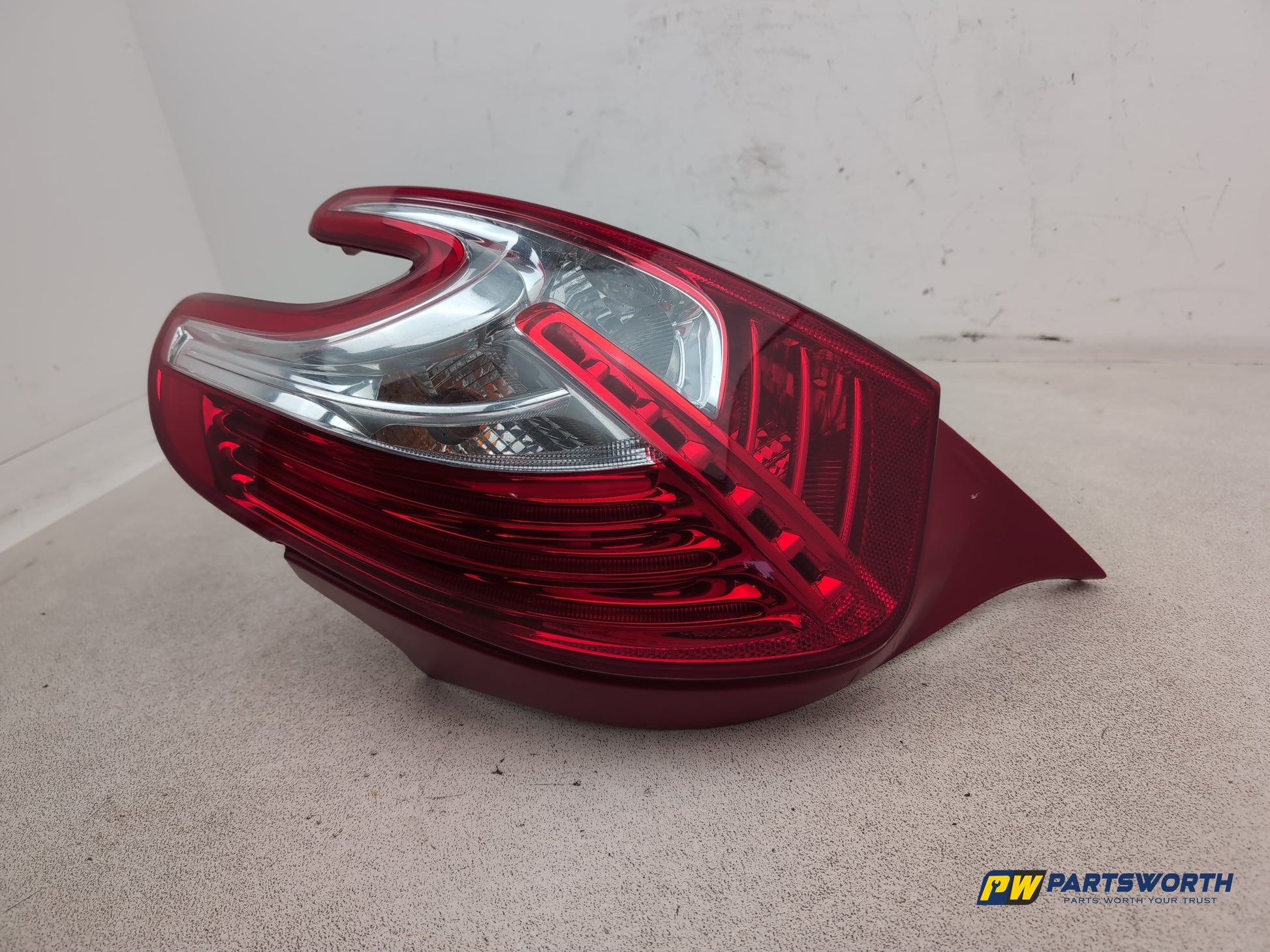Peugeot 208 Active Lamp Assembly Rear Rh Driver Side 2012-2019 - photo 2