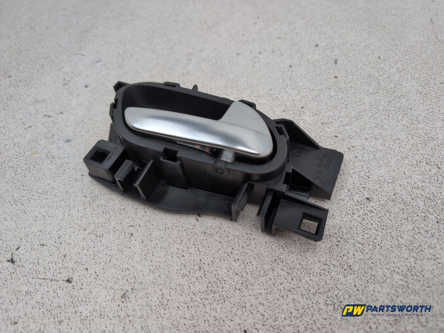 Peugeot 208 Active Door Handle Inner Release Rh Driver Side 2012-2019 - photo 2