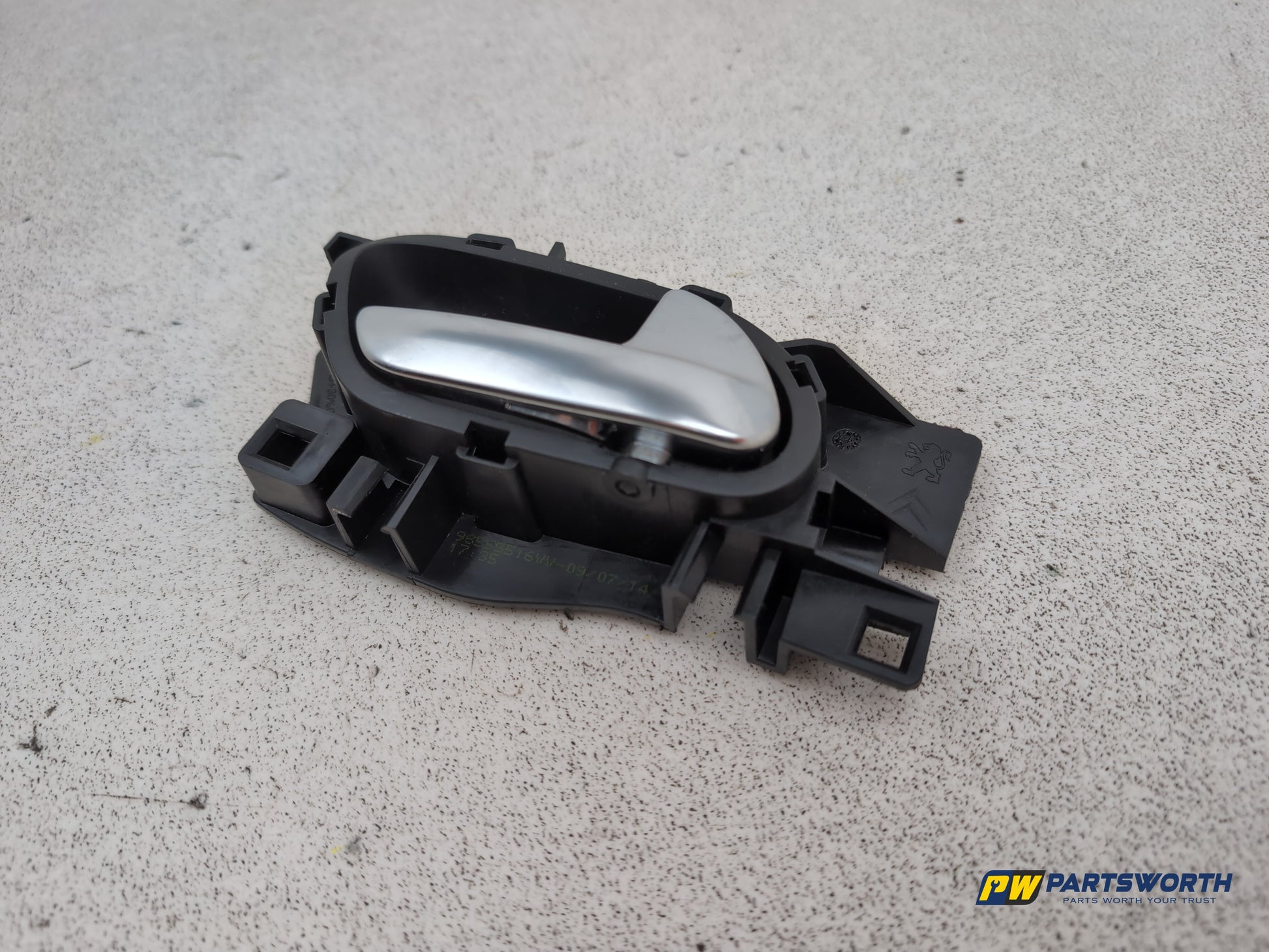 Peugeot 208 Active Door Handle Inner Release Rh Driver Side 2012-2019 - photo 2