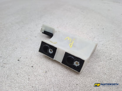 Peugeot 208 Active Front Driver Right Door Glass Window Guide 9673361080 - photo 2
