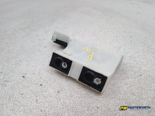 Peugeot 208 Active Front Driver Right Door Glass Window Guide 9673361080 - photo 2