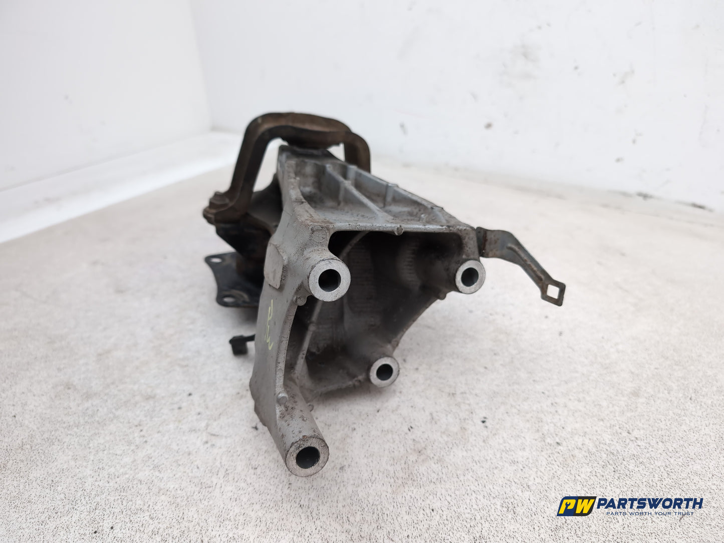 Engine Mounting Bracket 2