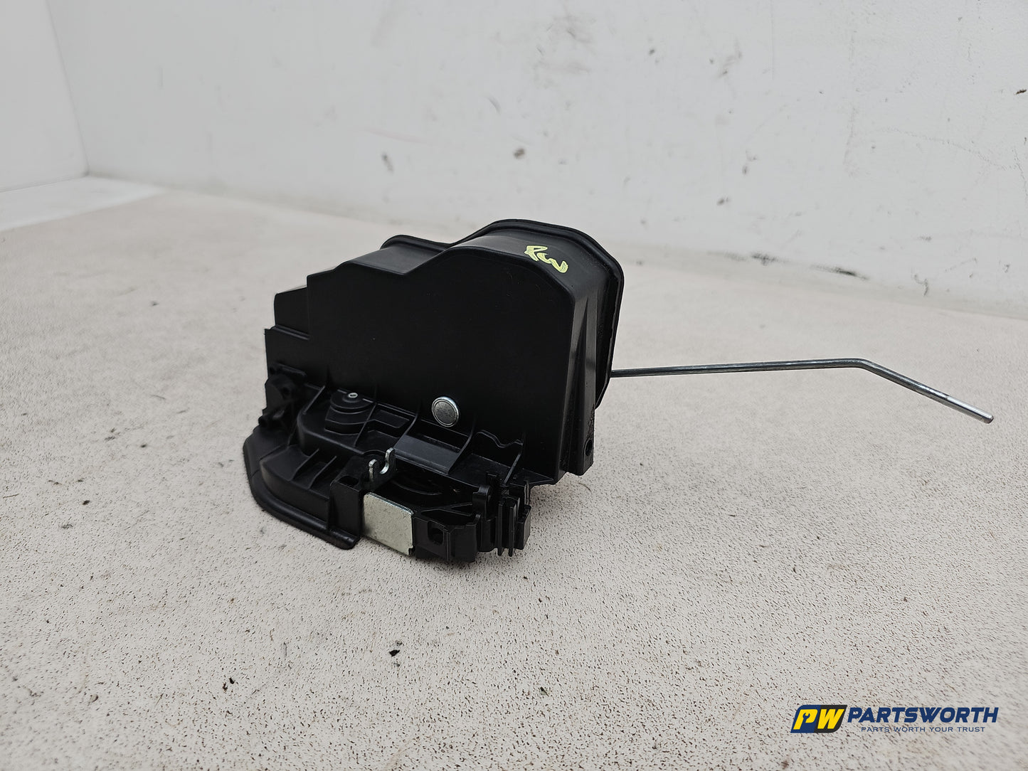 Bmw 520d Se Driver Side Right Rear Door Lock Actuator 7202148 2013-2015 - photo 2