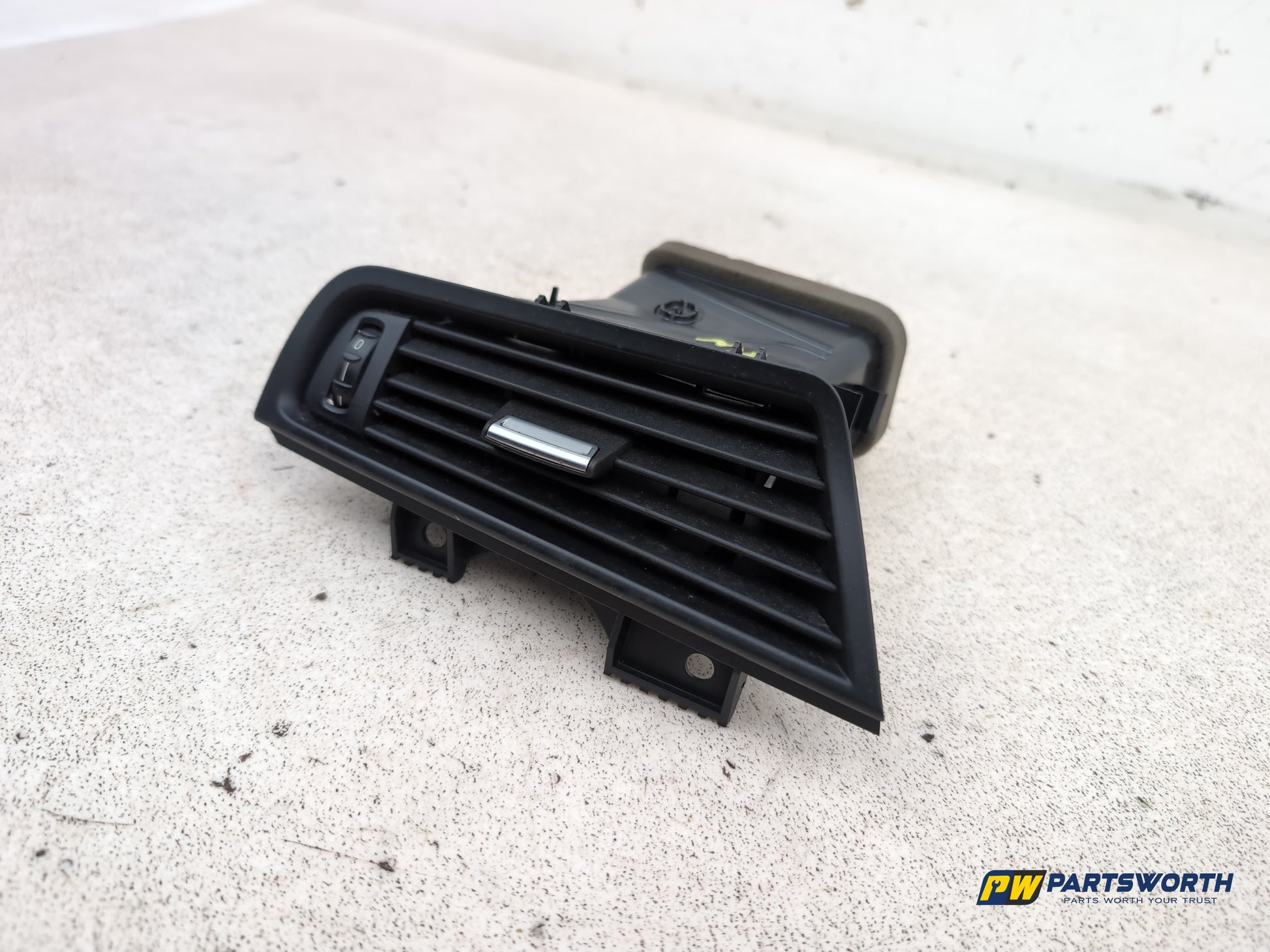 Bmw 520d Se Dashboard Trim With Air Vent Passenger Side 2013-2015 - photo 2