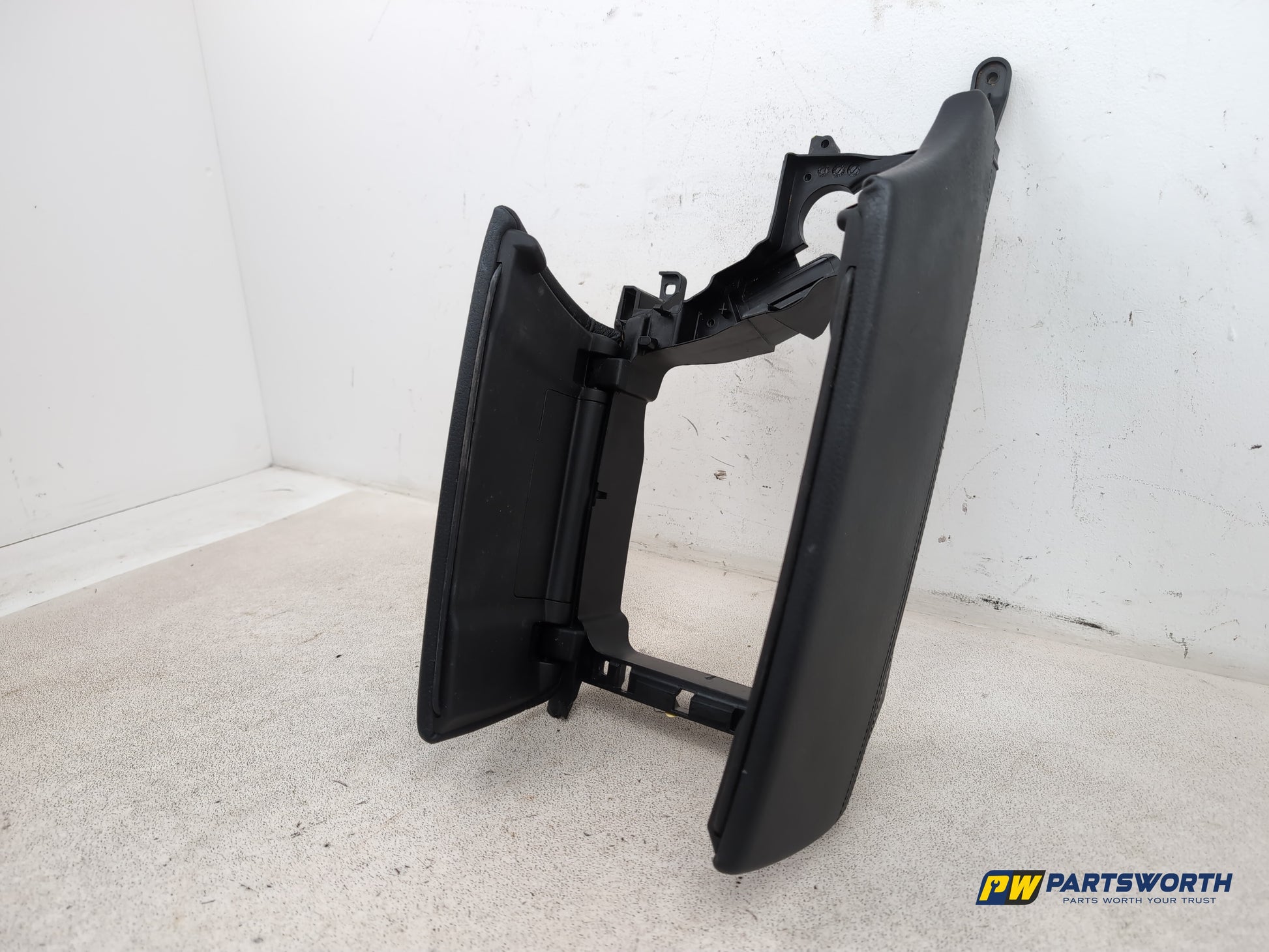 Bmw 520d Se Centre Console Armrest 1600319 2013-2015 - photo 2