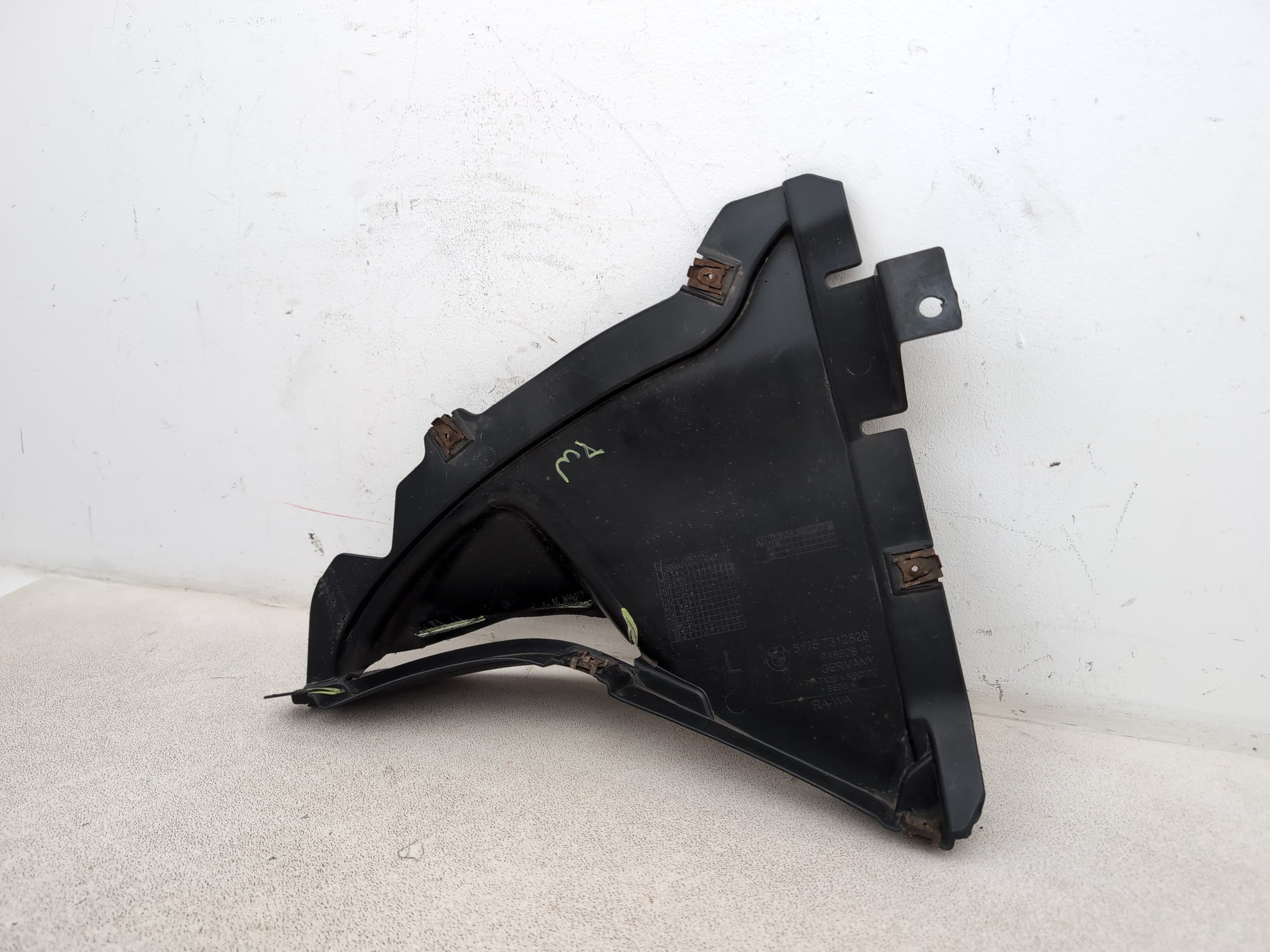 Moulding Wheel Arch Front LH 2