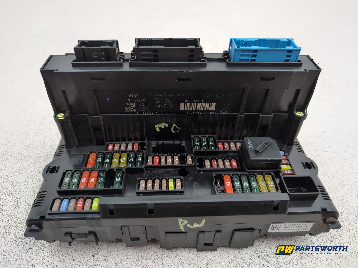 Bmw 5 6 Series F06 F10 F11 F12 F13 Front Fuse Relay Box & Junction Box 9252815 - photo 8