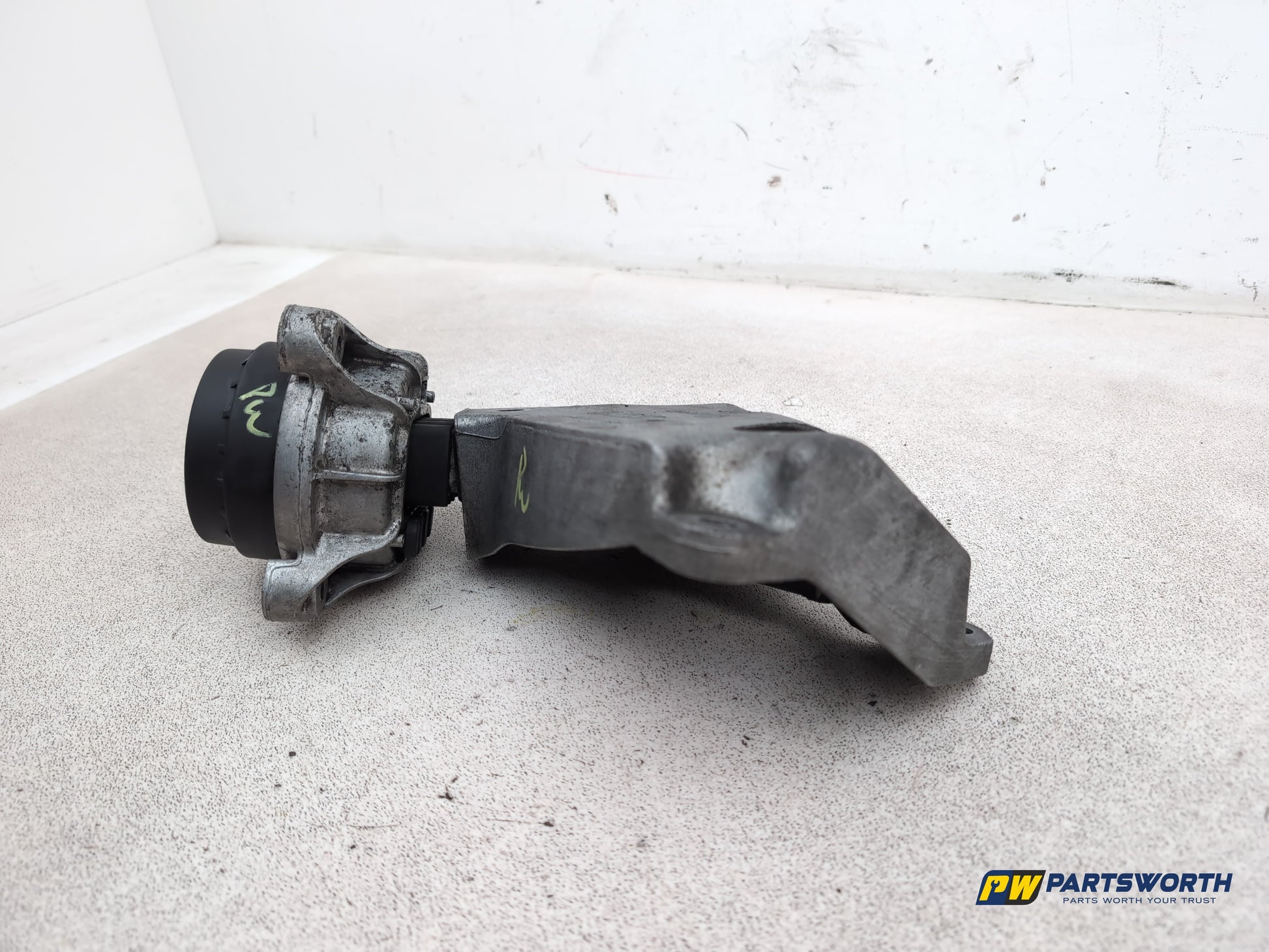 Bmw 5 Series 520d Se Engine Mounting Bracket Left Passenger Side 6781241 - photo 2