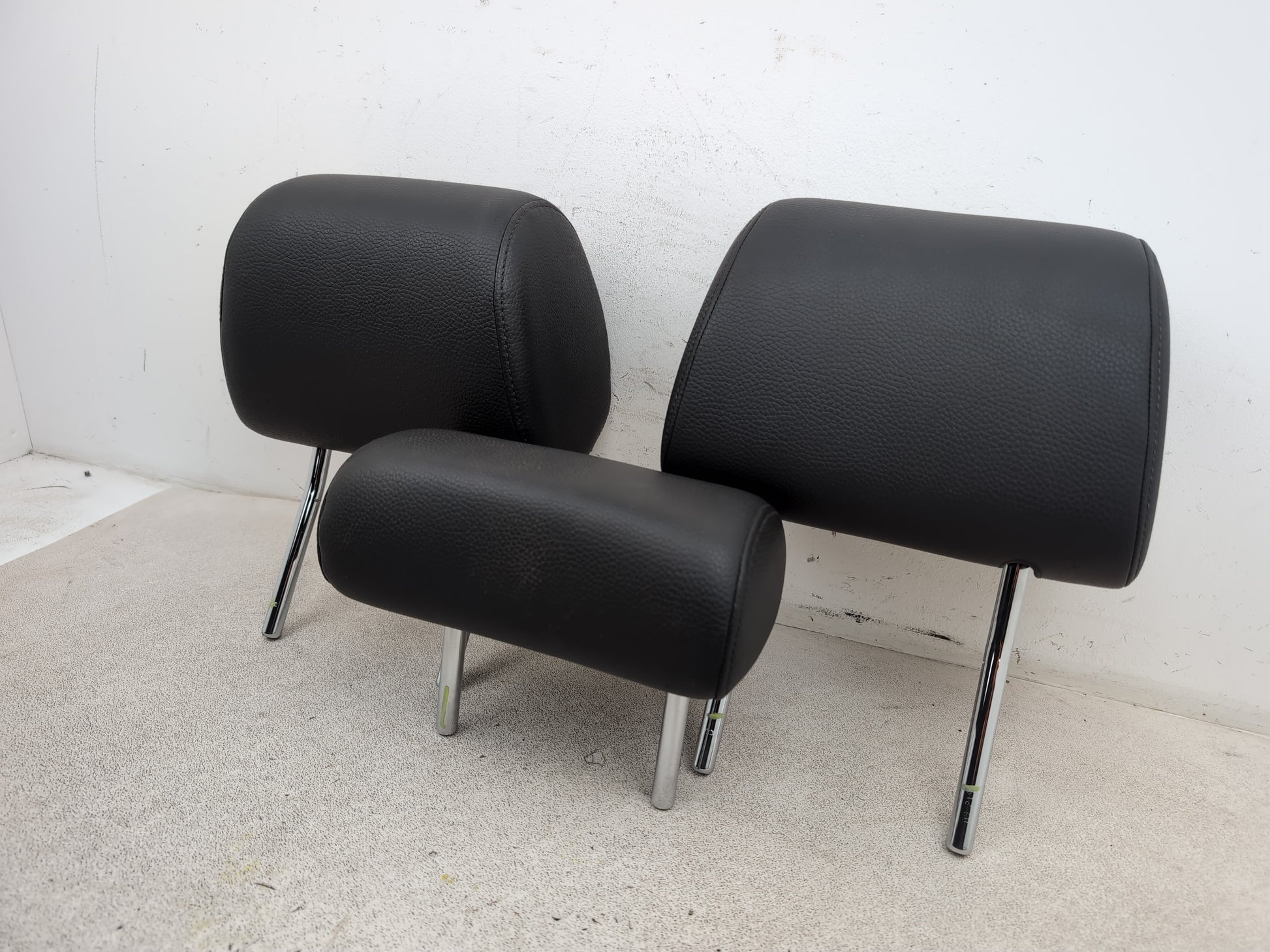 Rear Headrest 2