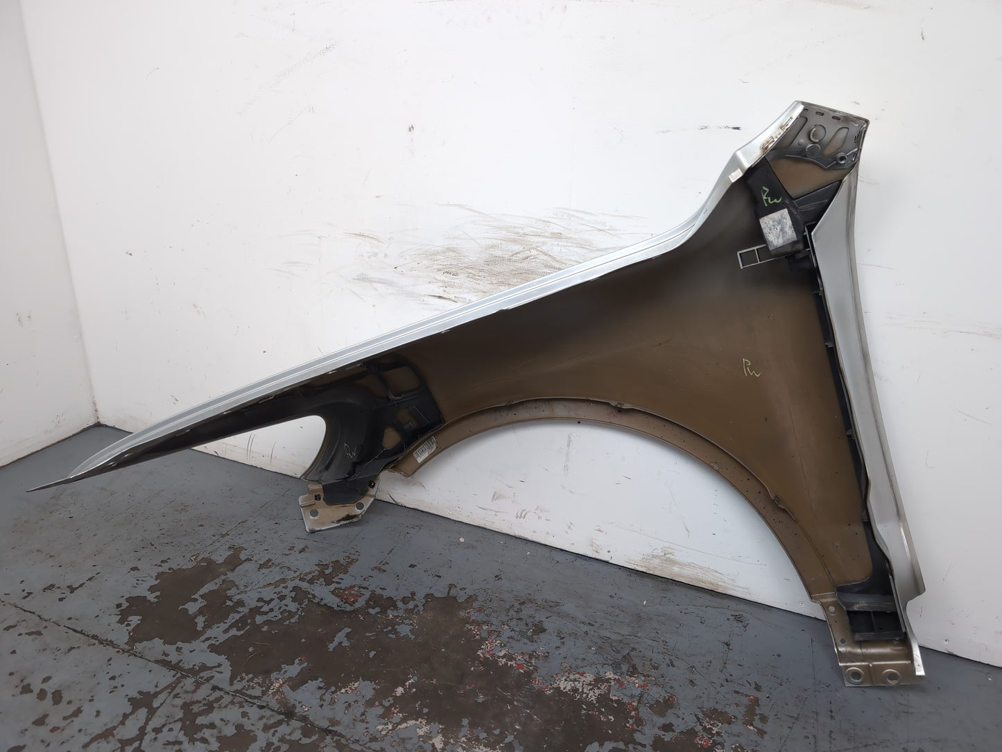 Wing Front RH 8