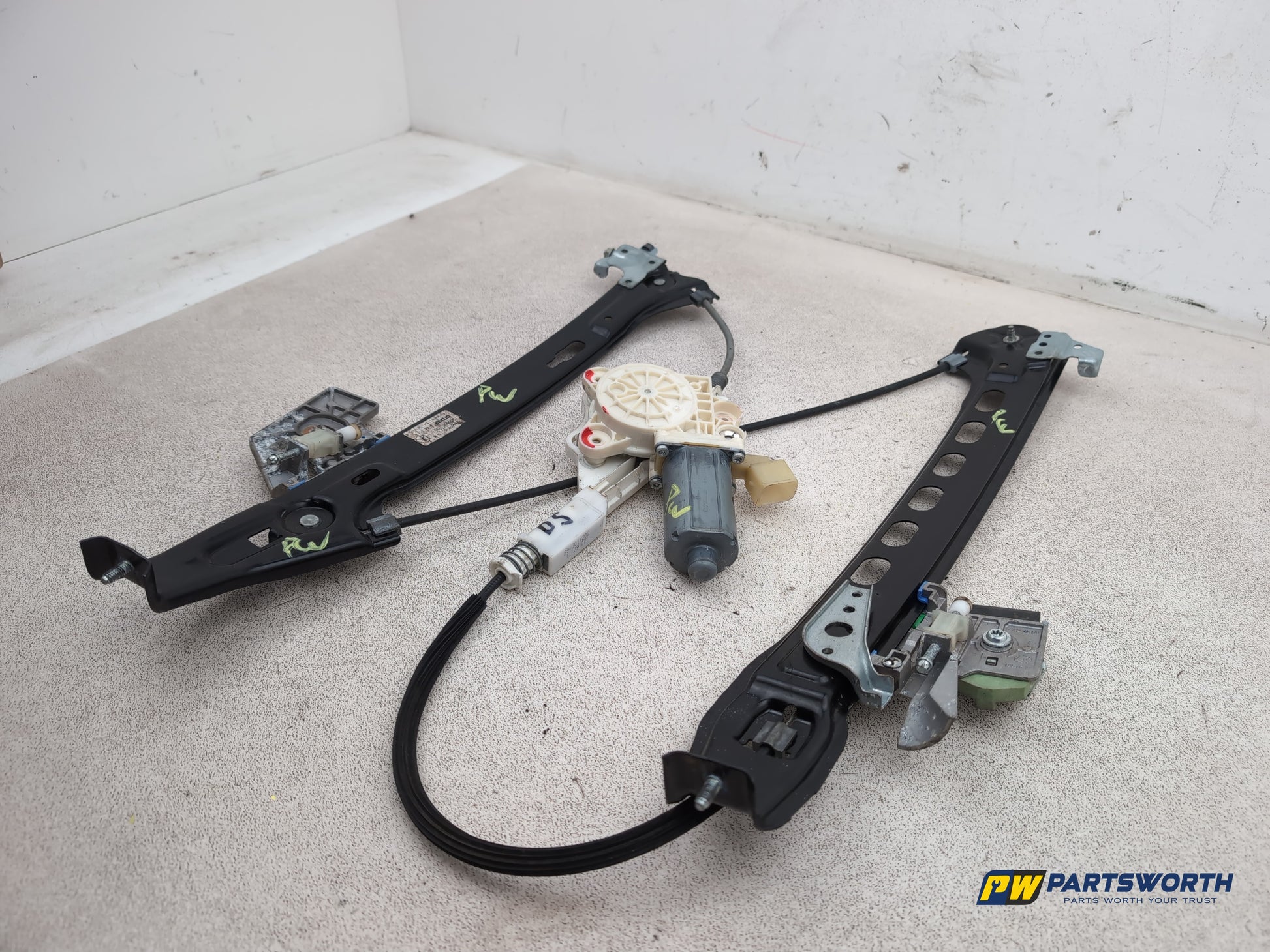 Door Rear Window Regulator RH 2