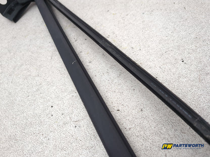 Mercedes Cls 320 Cdi Auto Right Driver Door Glass Weather Strip Trim A2197250665 - photo 2