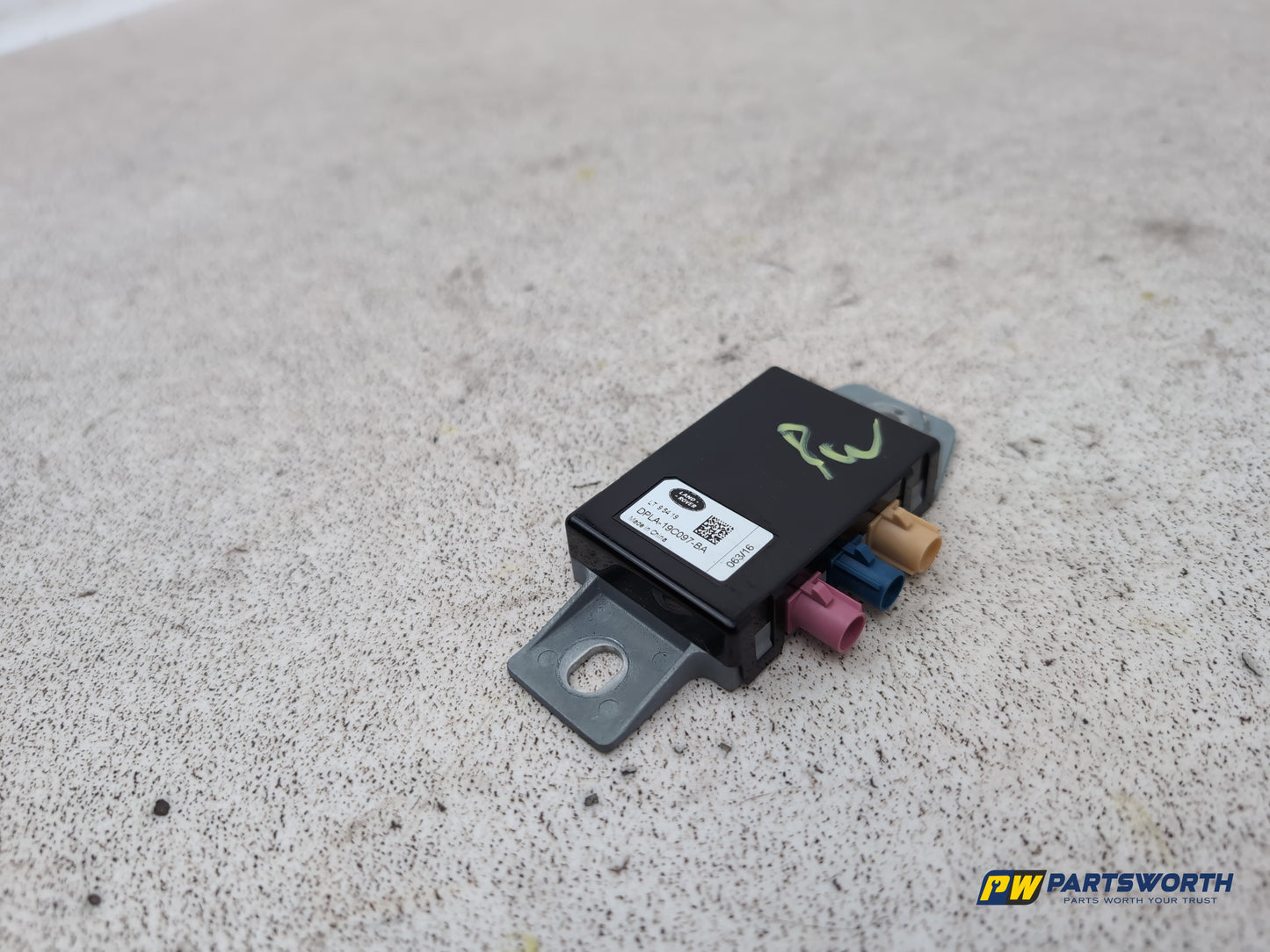 Jaguar Xf Portfolio Aerial Antenna Amplifier Module Unit Dpla19c097ba 2015-2017 - photo 2