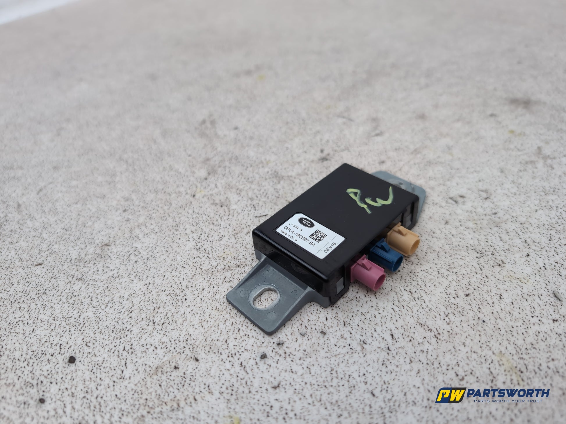 Jaguar Xf Portfolio Aerial Antenna Amplifier Module Unit Dpla19c097ba 2015-2017 - photo 2