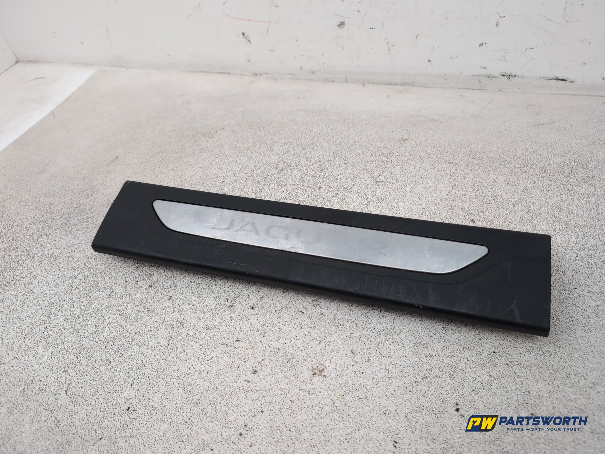 Jaguar Xf Portfolio Drivers Right Front Door Step Kickplate Gx6313200bb8pvj - photo 2