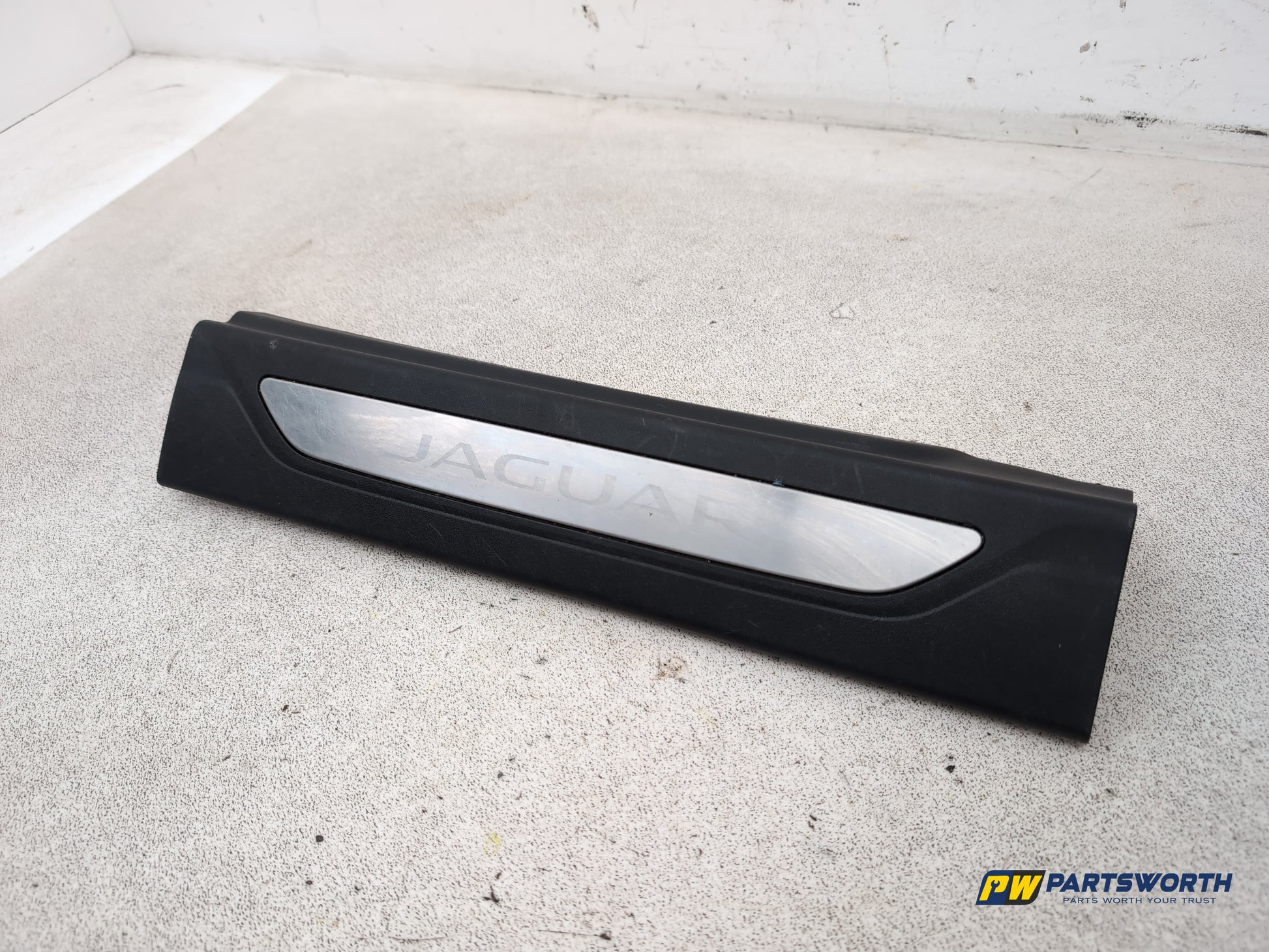 Jaguar Xf Portfolio D Passenger Front Door Step Kickplate Gx6313201bb8pvj - photo 2