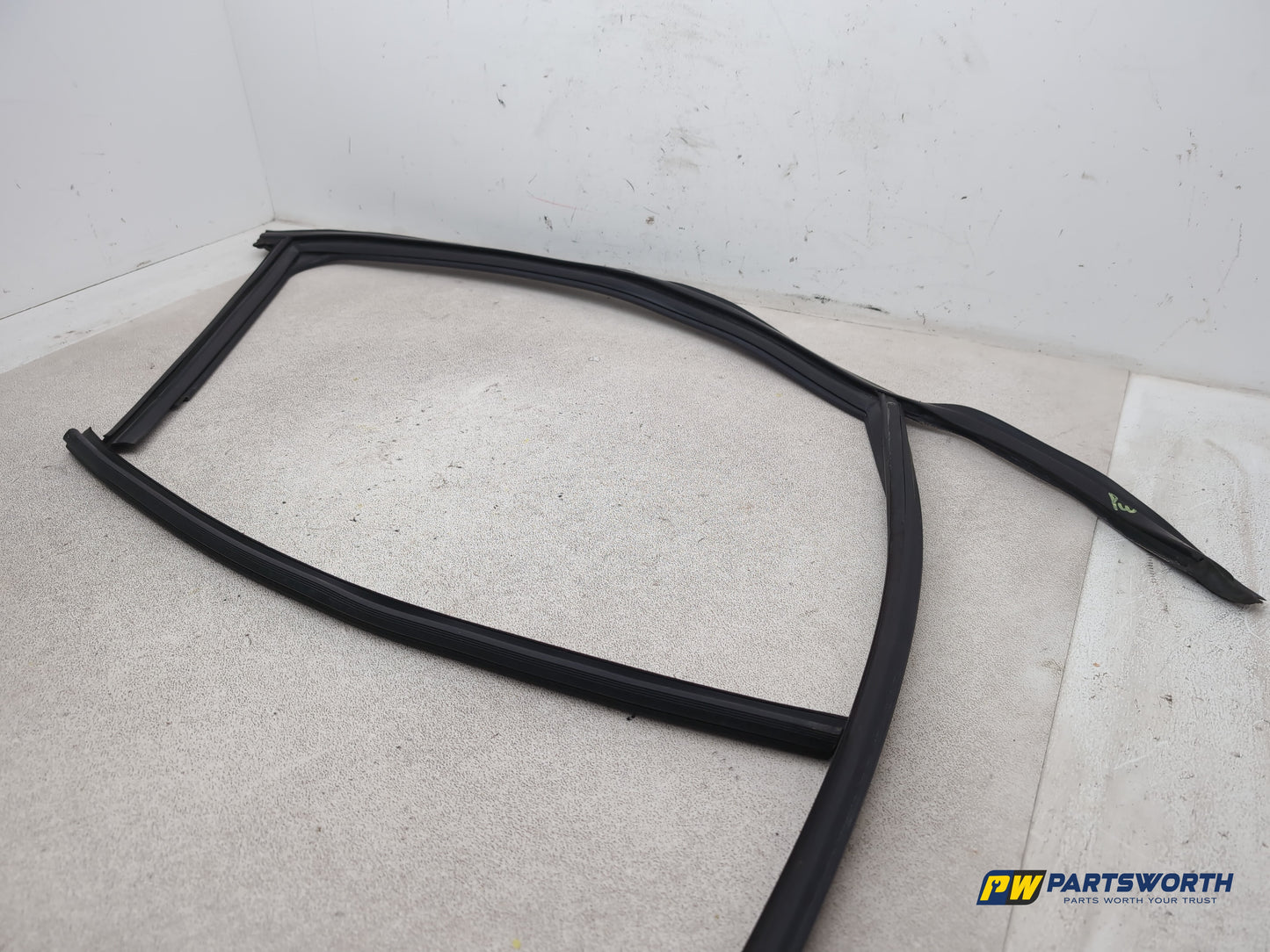 Audi A4 S Line Black Edit Tdi Quat Door Weather Seal Rubber Right Window Guide - photo 2